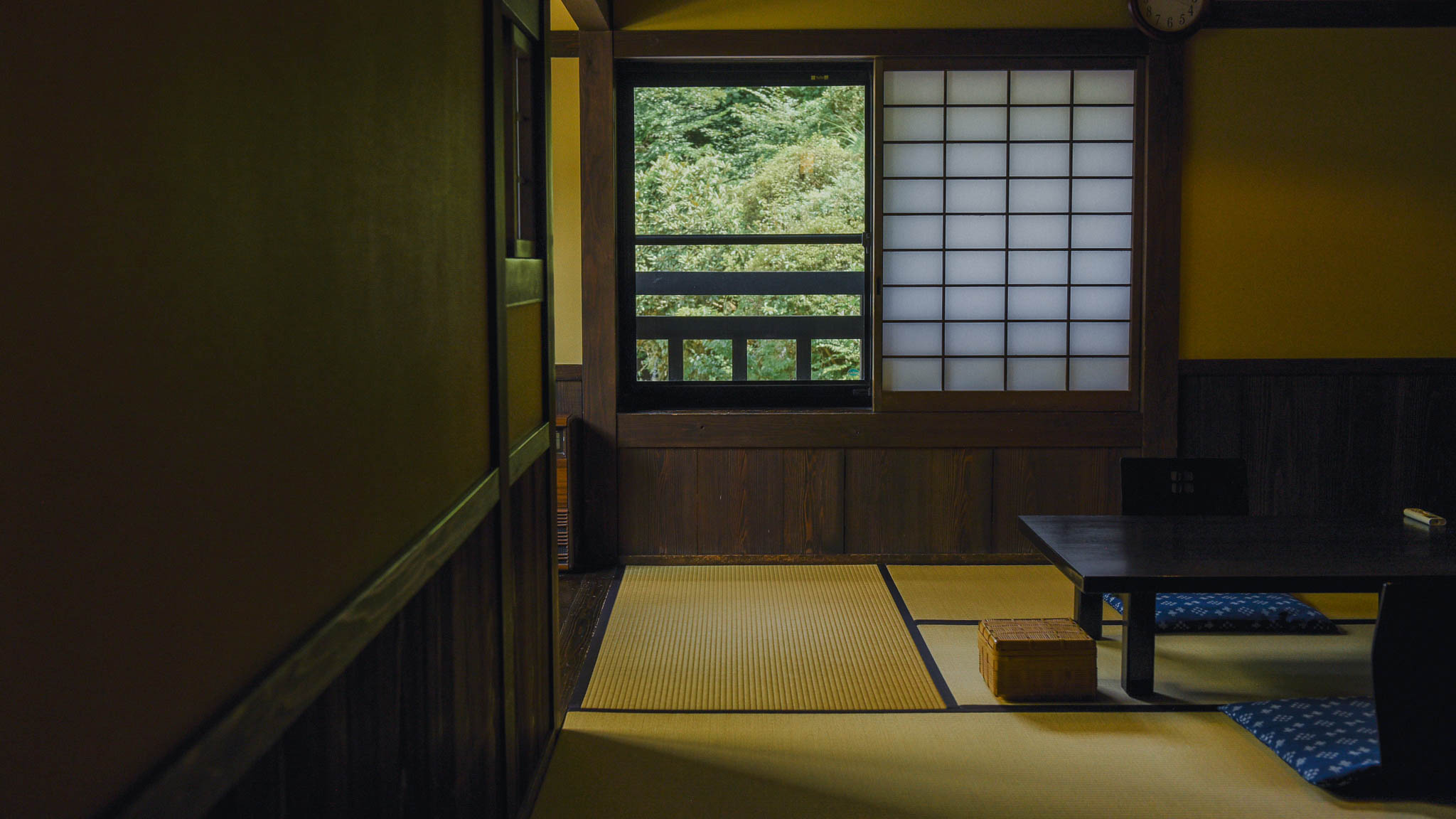 やわらかな光が差し込む、静かな和室