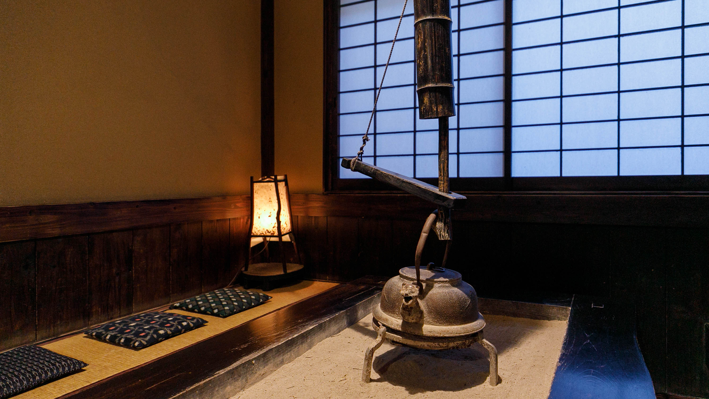 自動販売機も備えた、気軽に立ち寄れる共用スペース