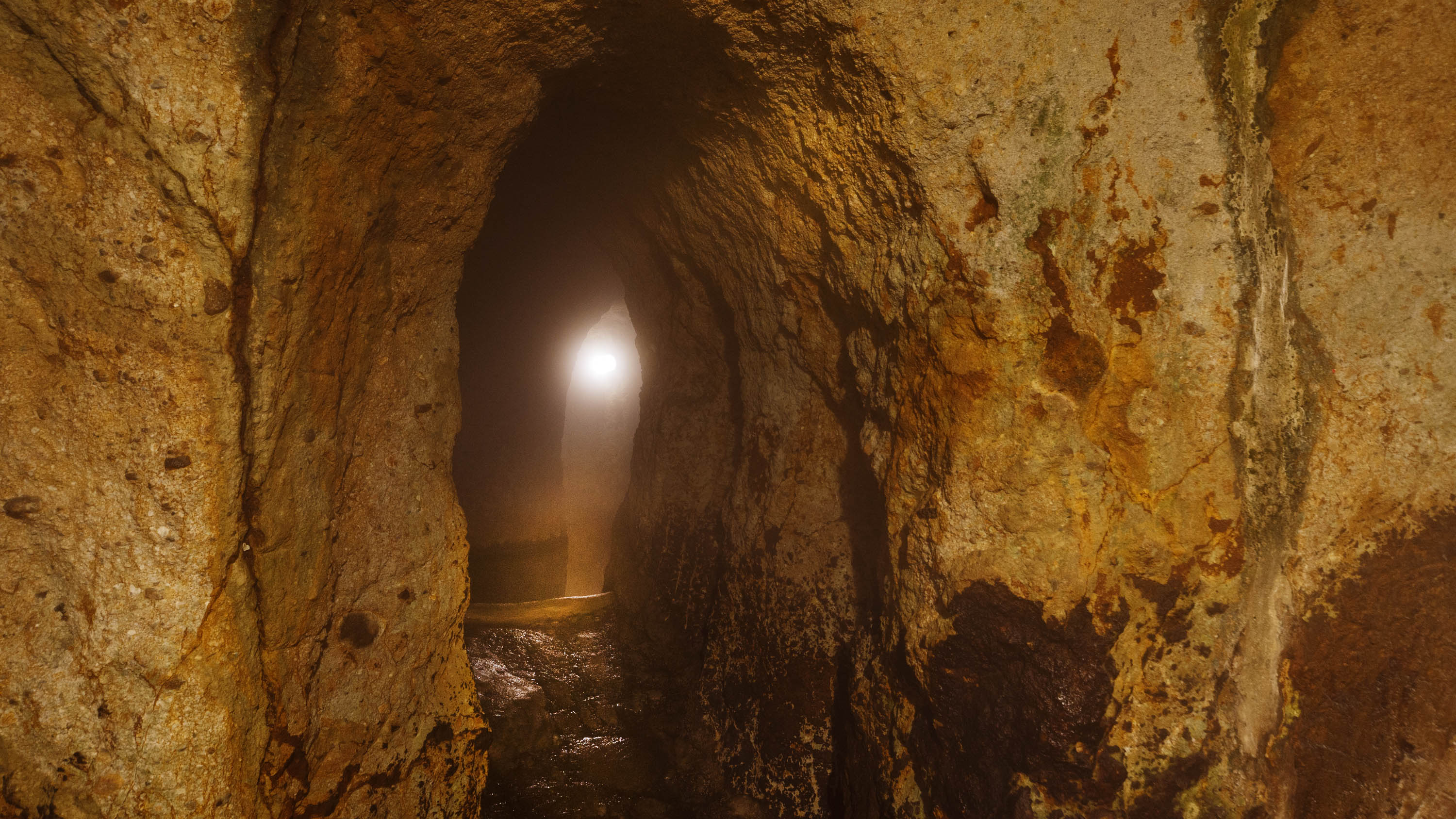 【男性洞窟風呂】洞窟ならではの、じんわりと温まる心地よさ