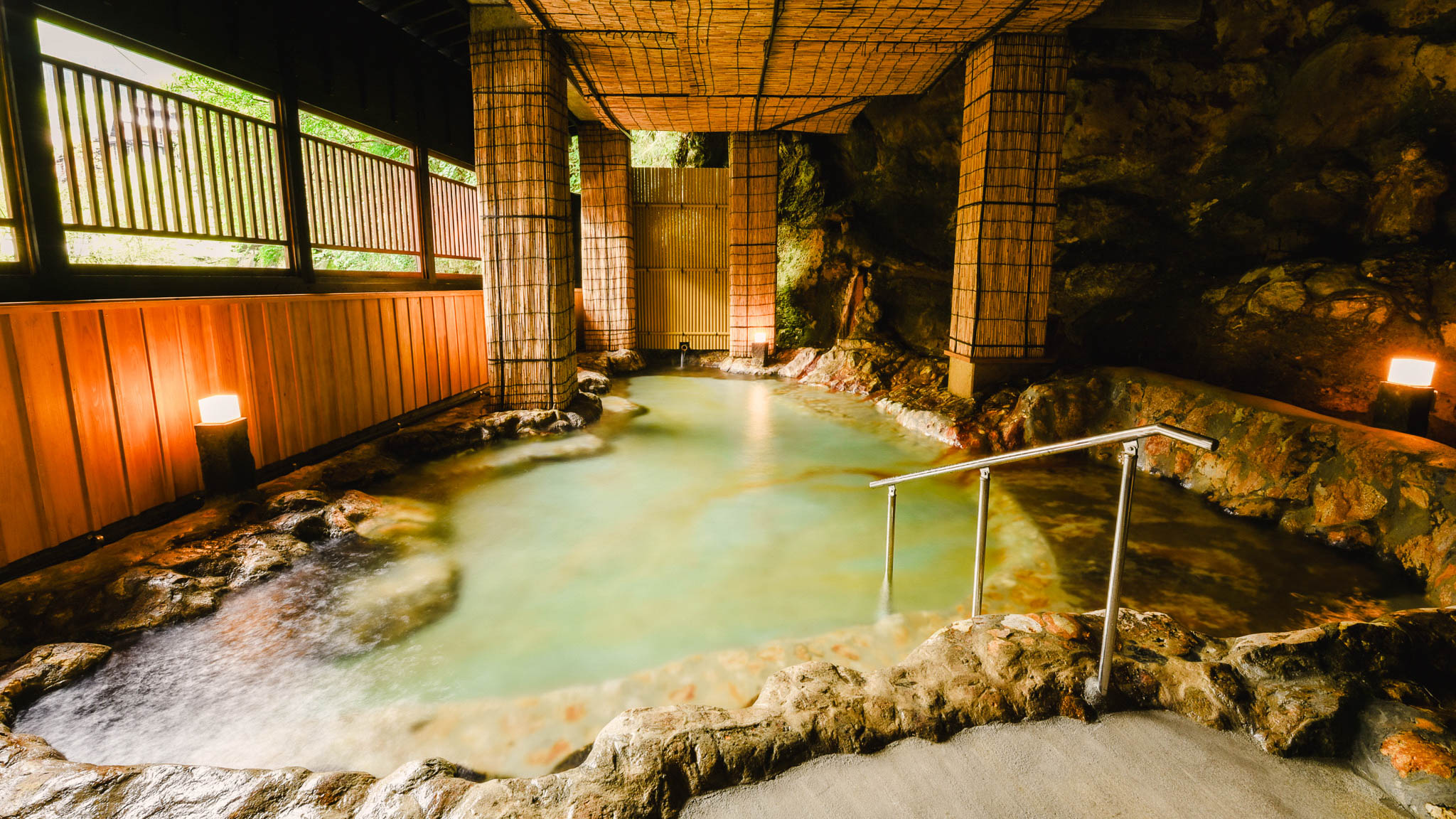 【露天風呂】岩戸風呂