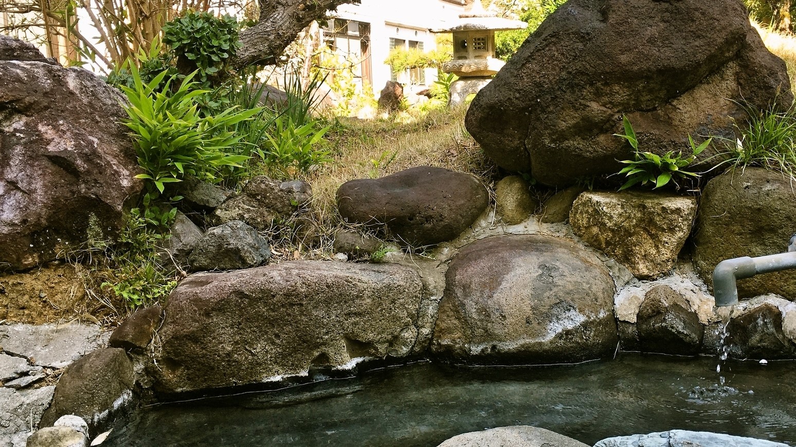 お庭にある愛犬用の温泉