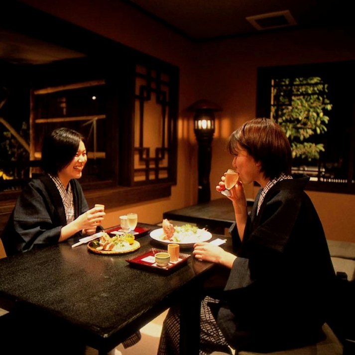 Meals slowly at the restaurant. .. While listening to JAZZ. ..