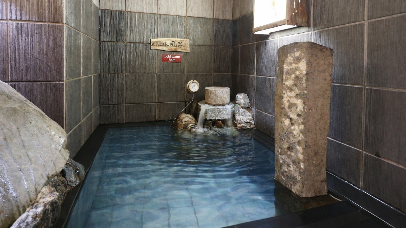 ■男性大浴場(水風呂)水温16~17℃