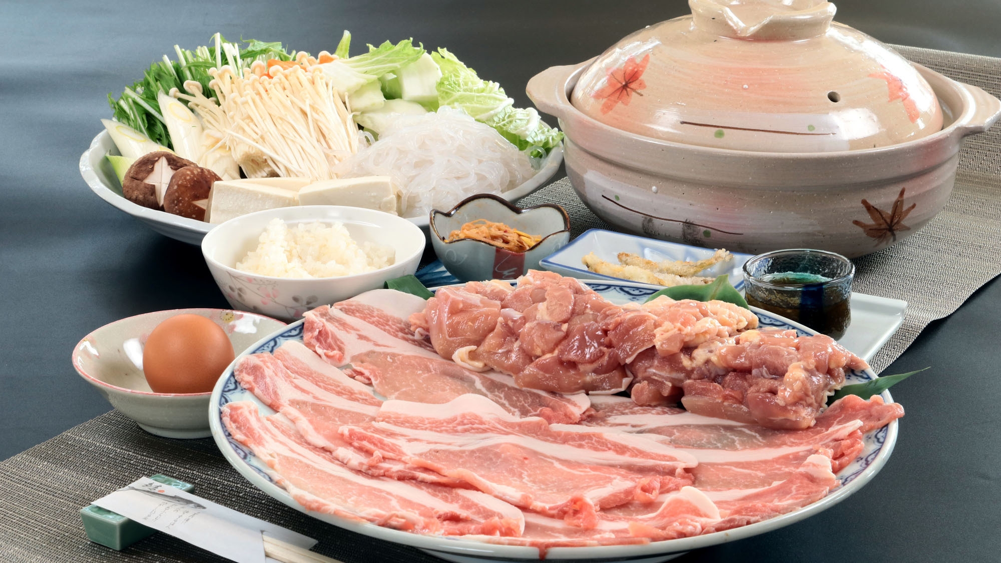 【国産鶏・豚を味わう】旨みたっぷり！寄せ鍋コース付き1泊2食プラン