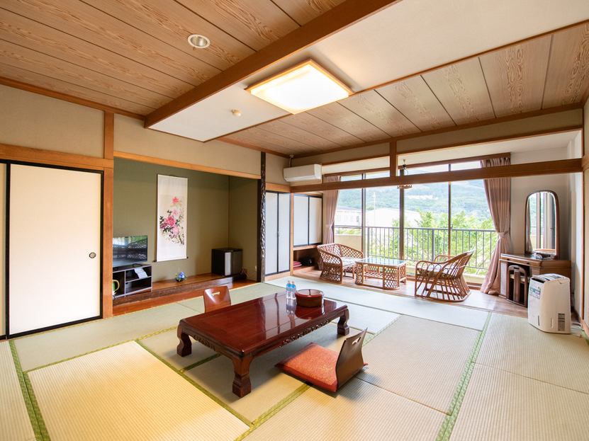 バルコニから富士山眺望広18畳和室　バストイレ付　空気清浄機