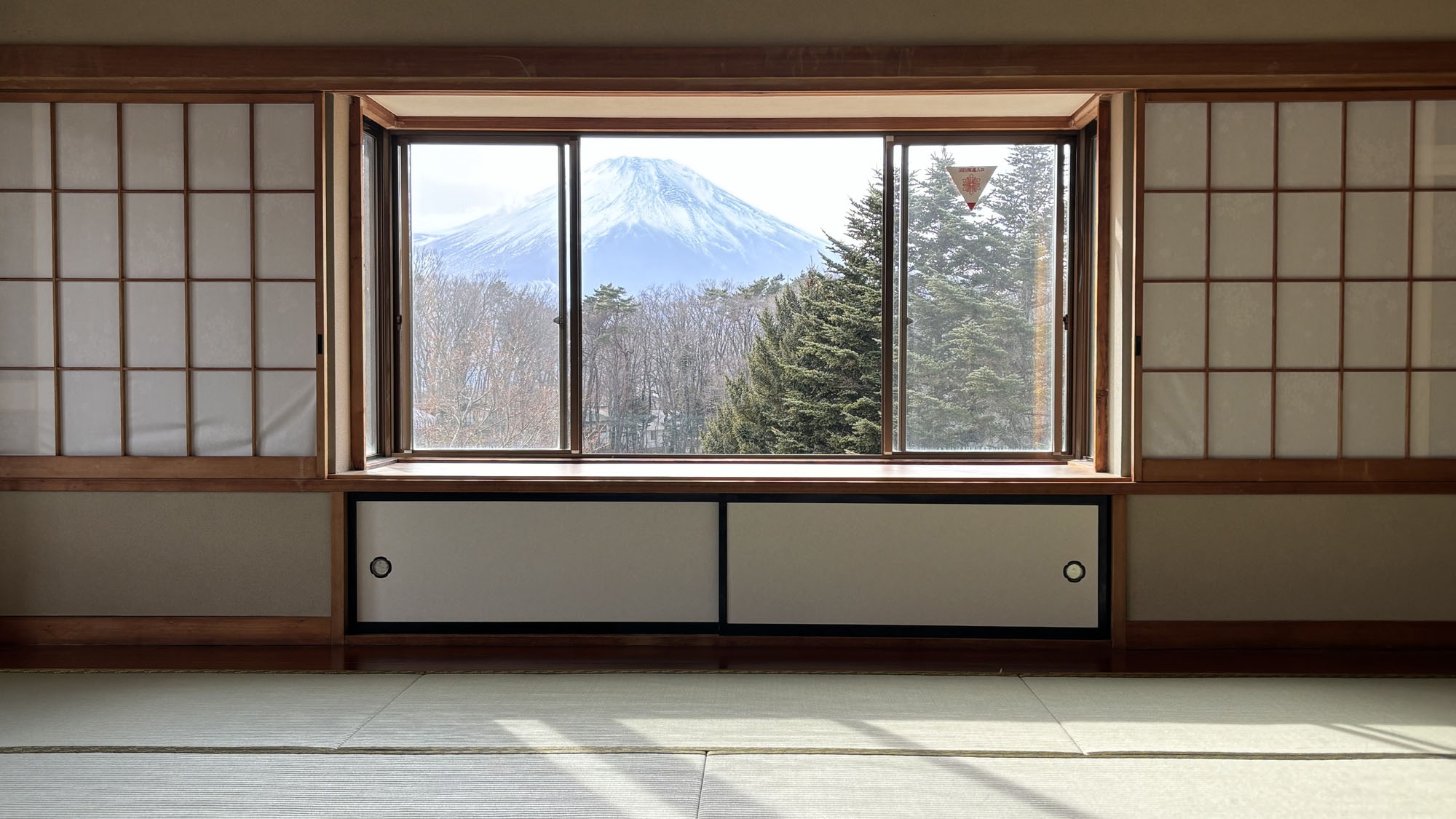 客室◆富士山を望む絶景和室15畳+広縁【トイレ付】