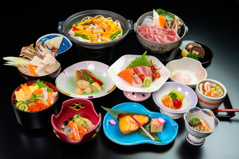 【2025冬　一泊二食付き②】「牛すき焼き」「鰤照り焼き」「海鮮陶板焼き」当館おすすめ和会席膳♪ 