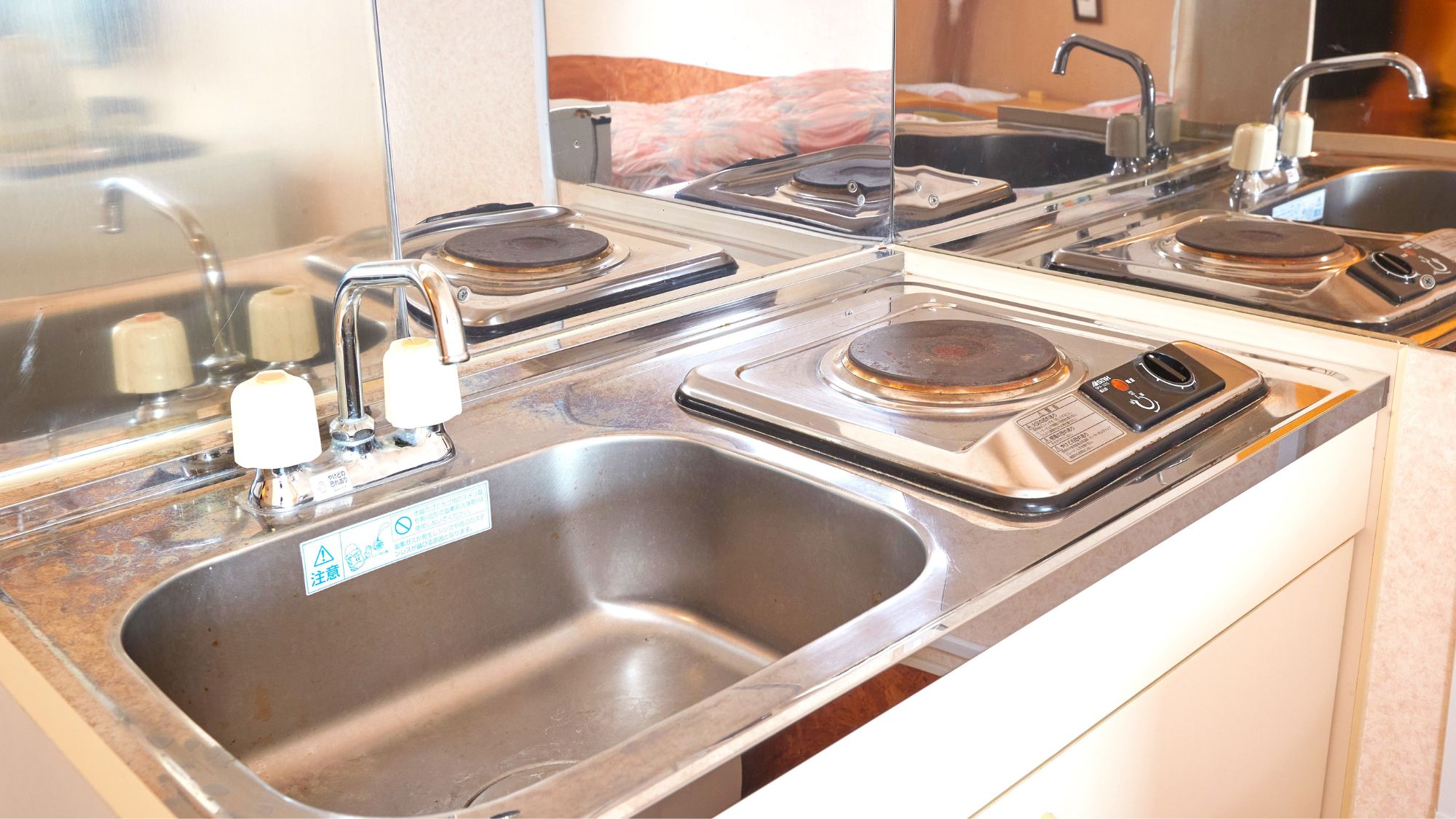【和洋室アネックス館】お部屋でサッと調理。自炊派に嬉しいIHコンロのミニキッチン