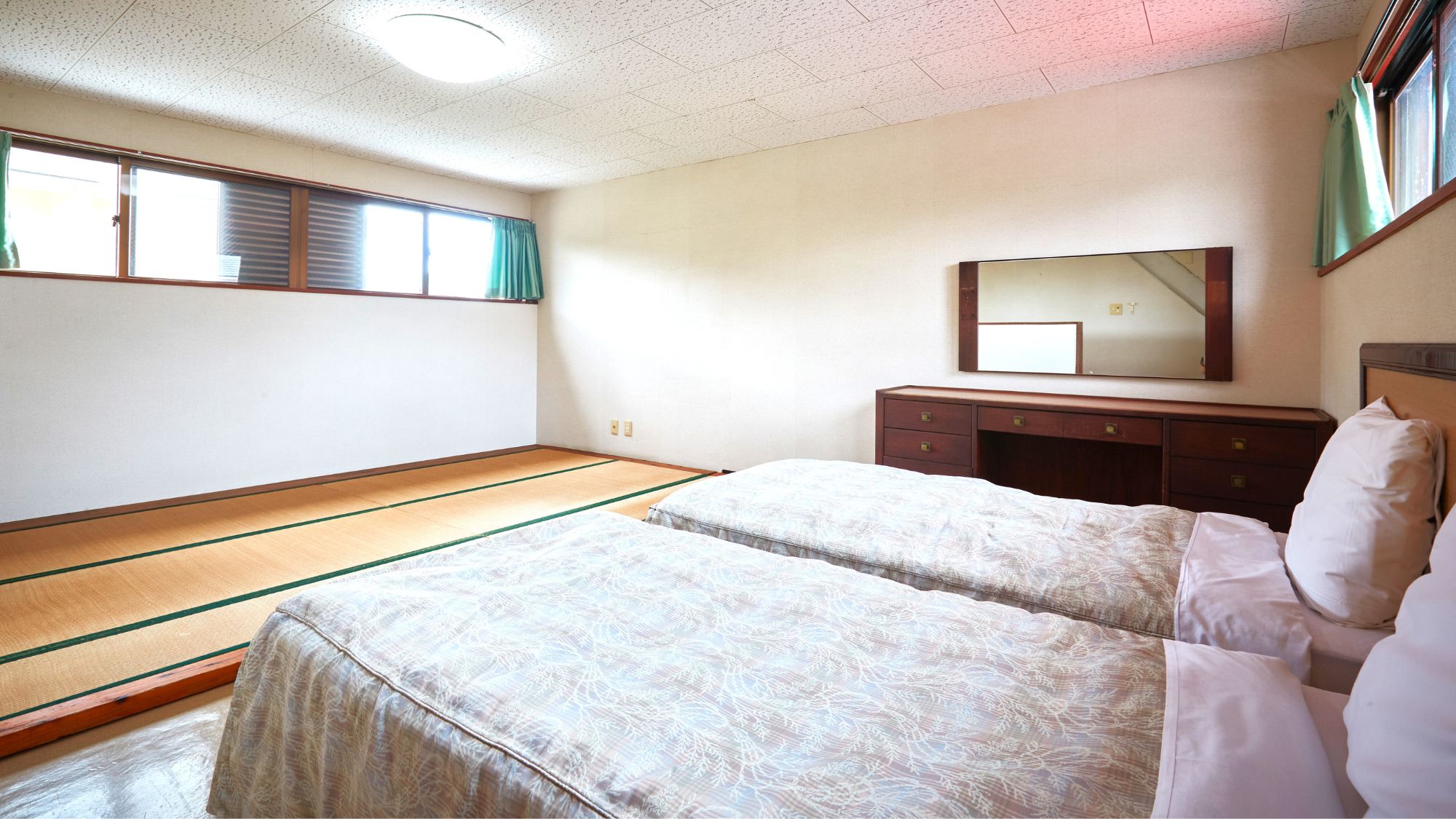 【コテージわんにゃん棟】広いベッドルームでゆったりとお休みいただけます。