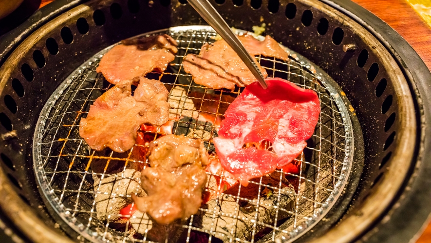 *【夕食一例】「炙りやみずほ」で本格的な七輪炭火焼肉をご堪能ください！※画像はイメージです