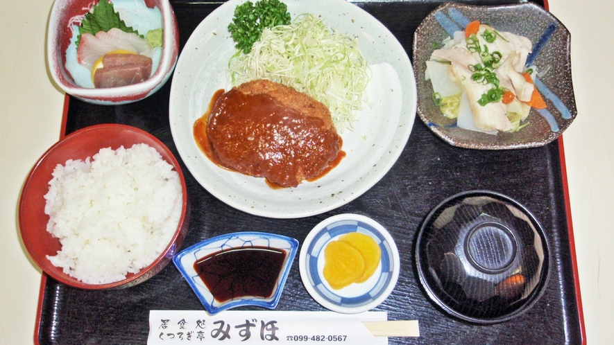 【夕食一例】ホテル隣接のレストランでご用意します。美味しいご飯で1日の疲れを回復してください♪