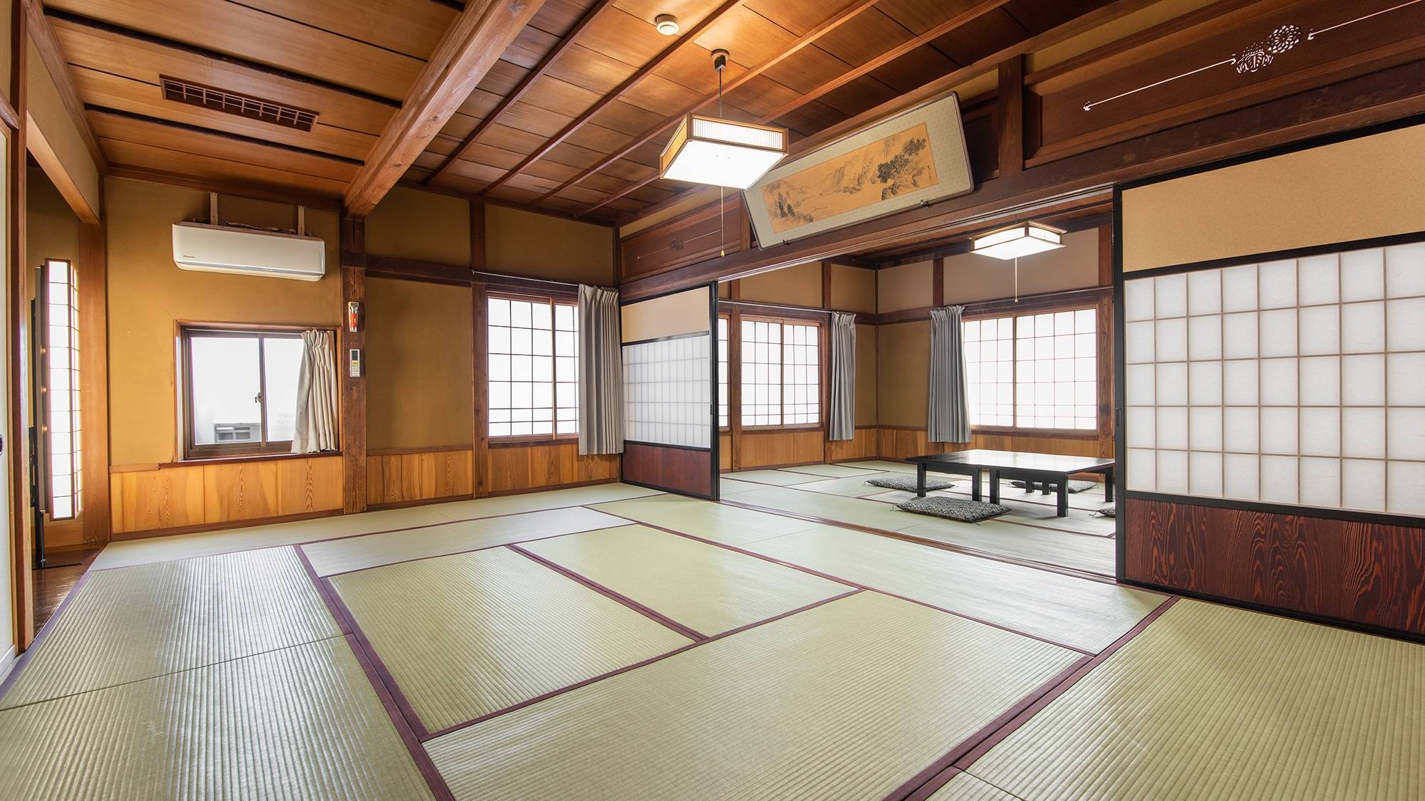 *和室23畳：二間続きの広々としたお部屋