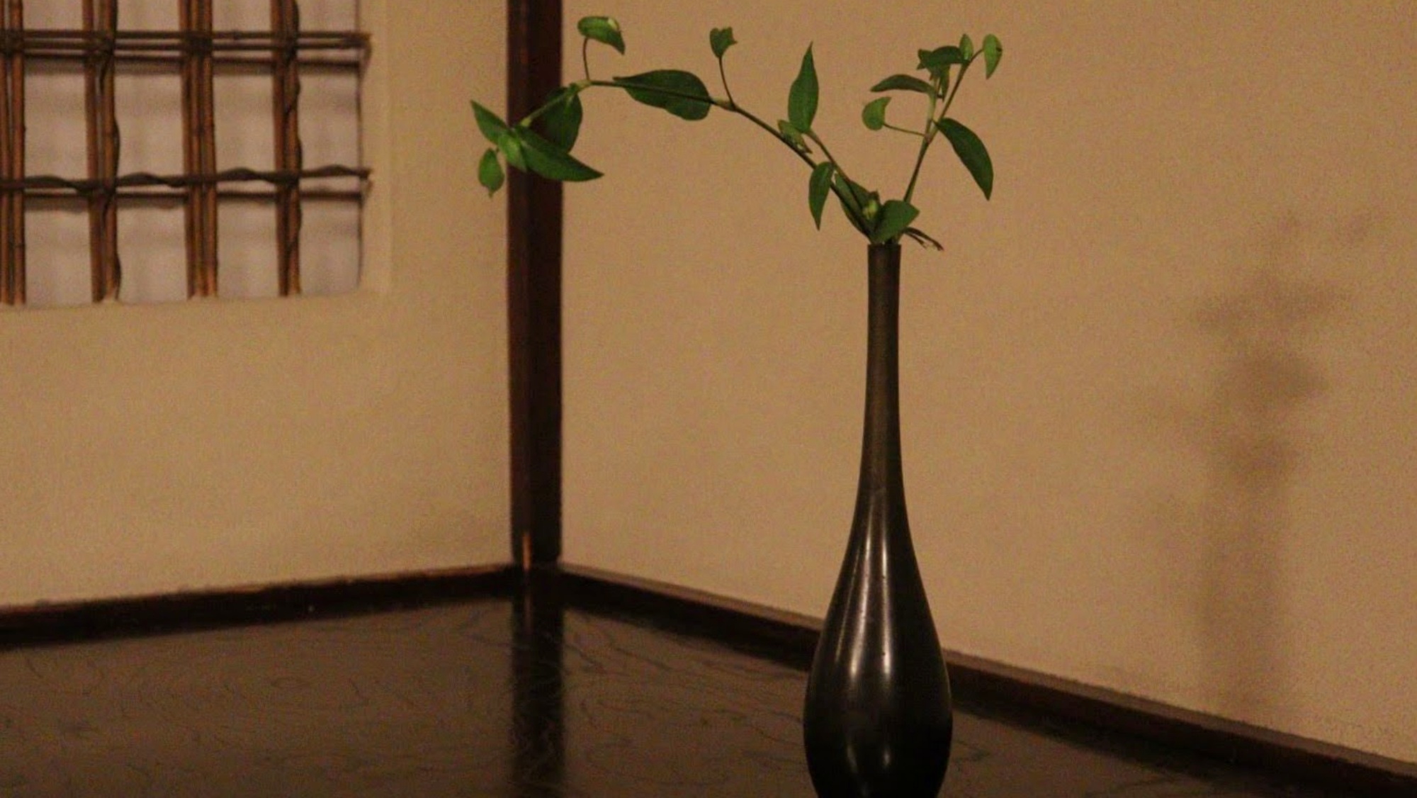 *【高岡大仏様正面 2間続き和室23畳】季節の生花を。五感で味わう和のしつらえ