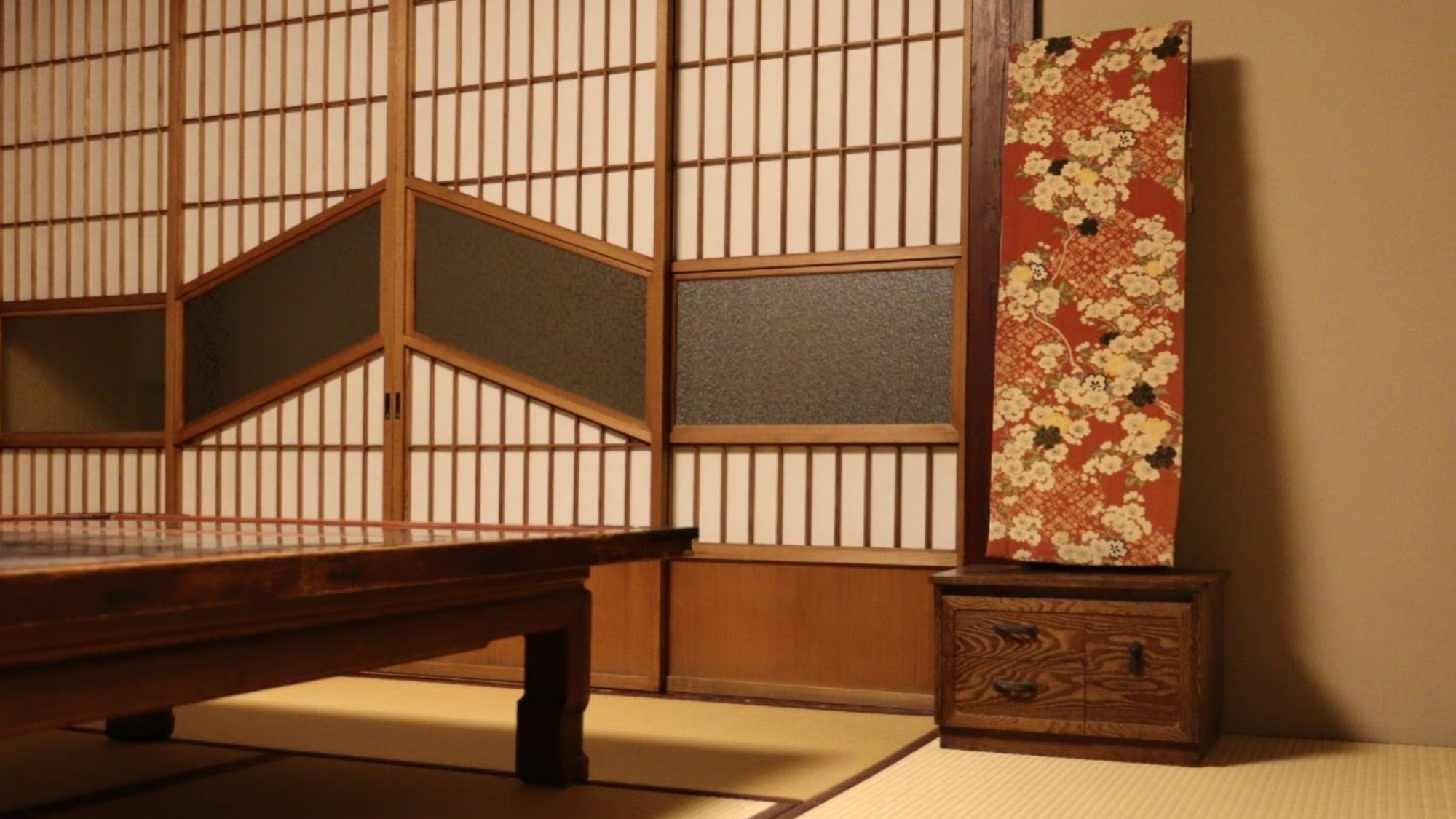 *【高岡大仏様正面 2間続き和室23畳】手仕事のぬくもりを感じる心落ち着く和の空間