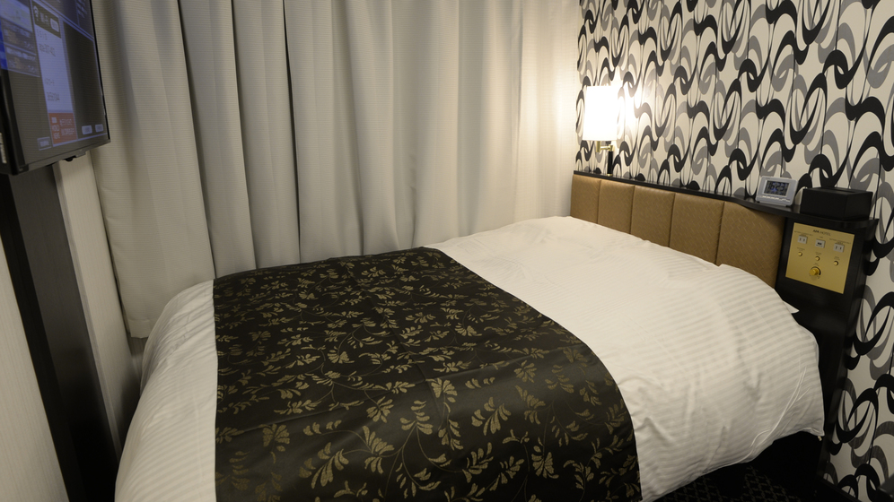 客室（ダブル）広さ10㎡／ベッド1台（140㎝幅タイプ）