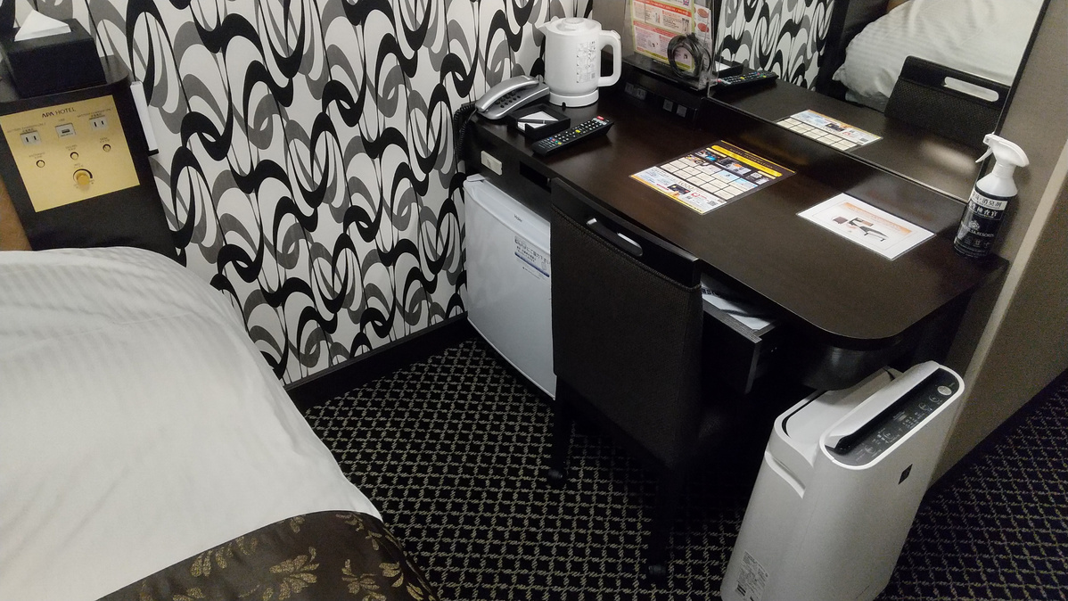 客室（ダブル）広さ10㎡／ベッド1台（140㎝幅タイプ）