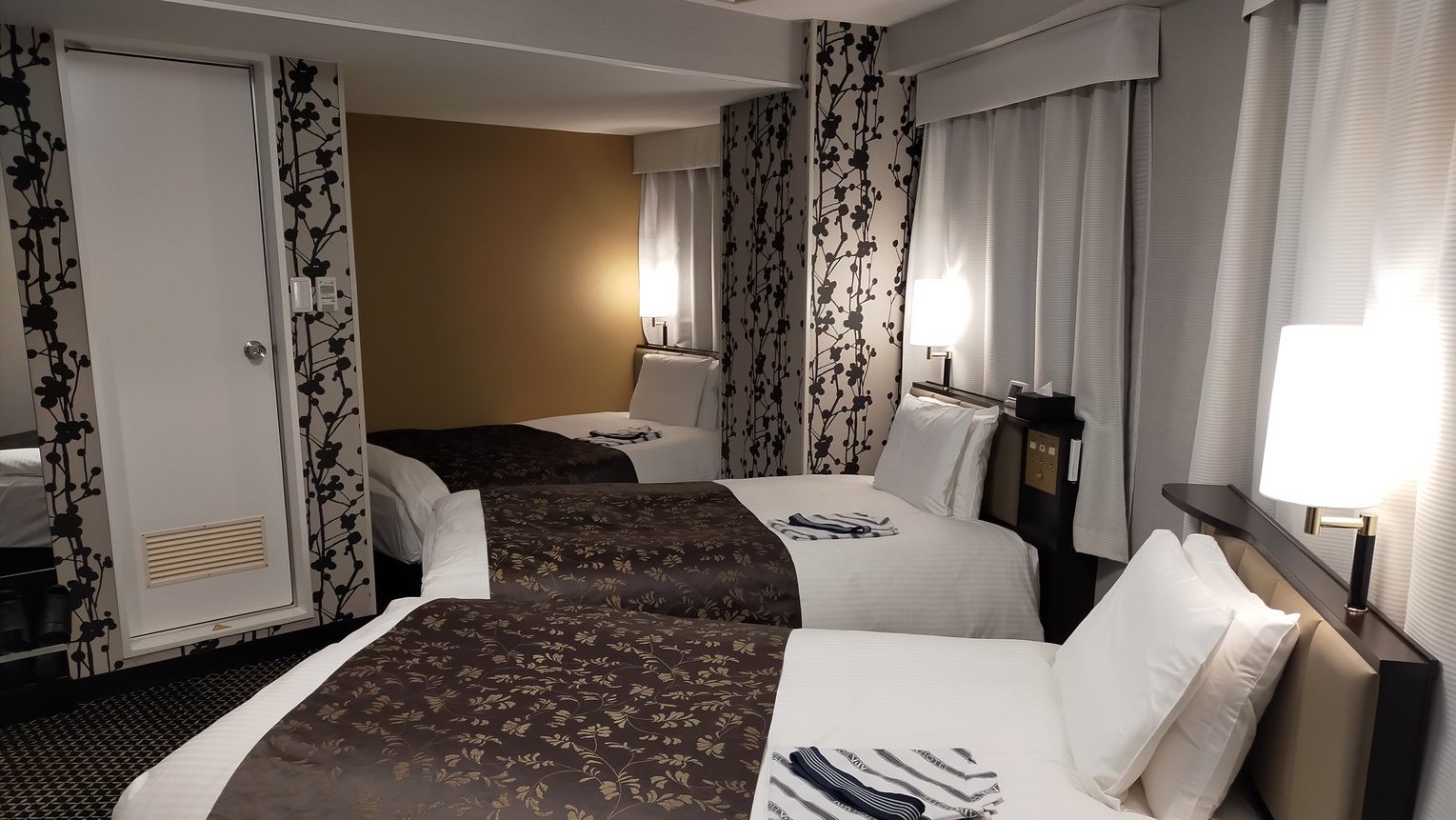 客室（トリプル）広さ27㎡／ベッド3台（110㎝幅タイプ）