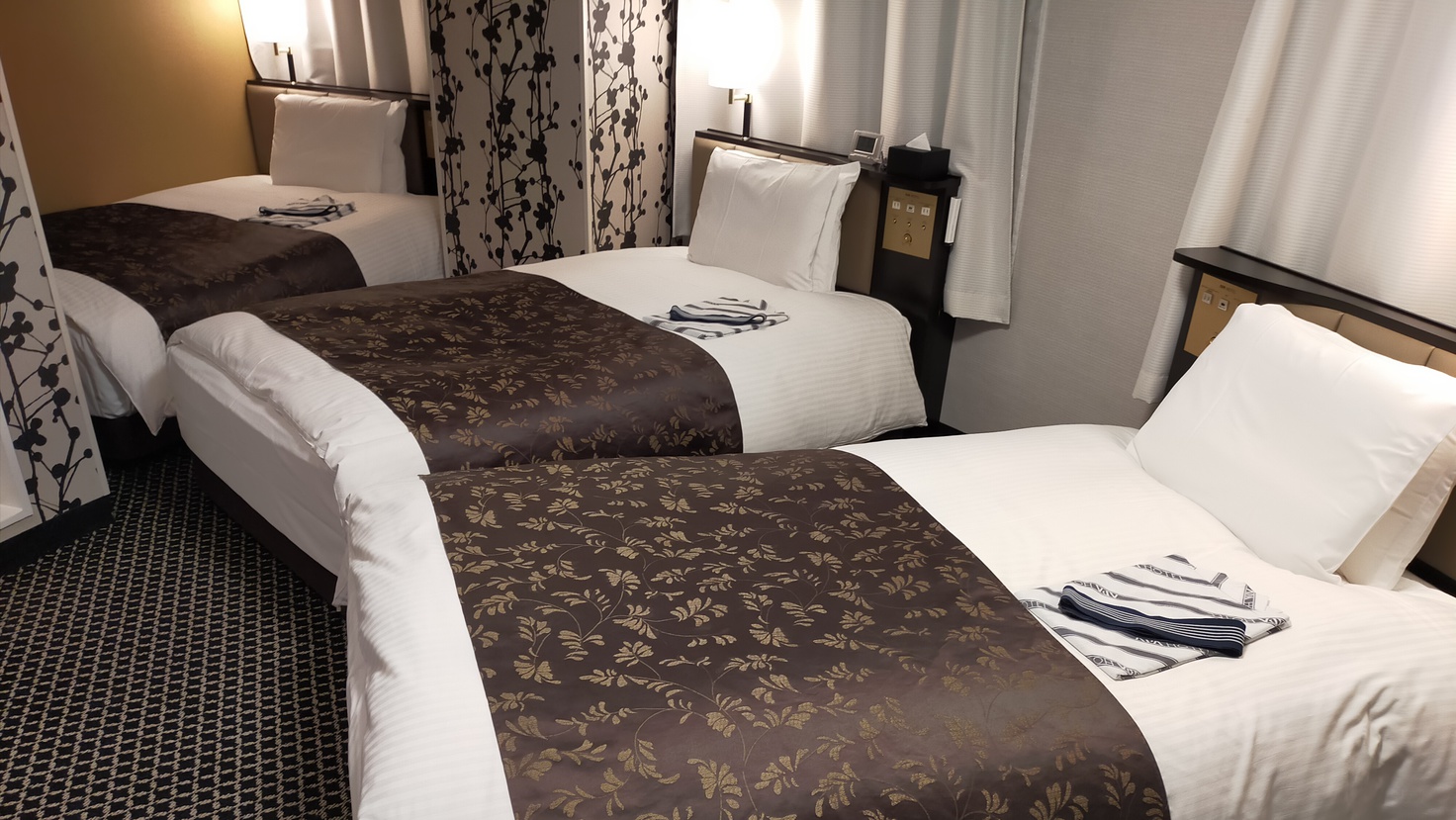 客室（トリプル）広さ27㎡／ベッド3台（110㎝幅タイプ）