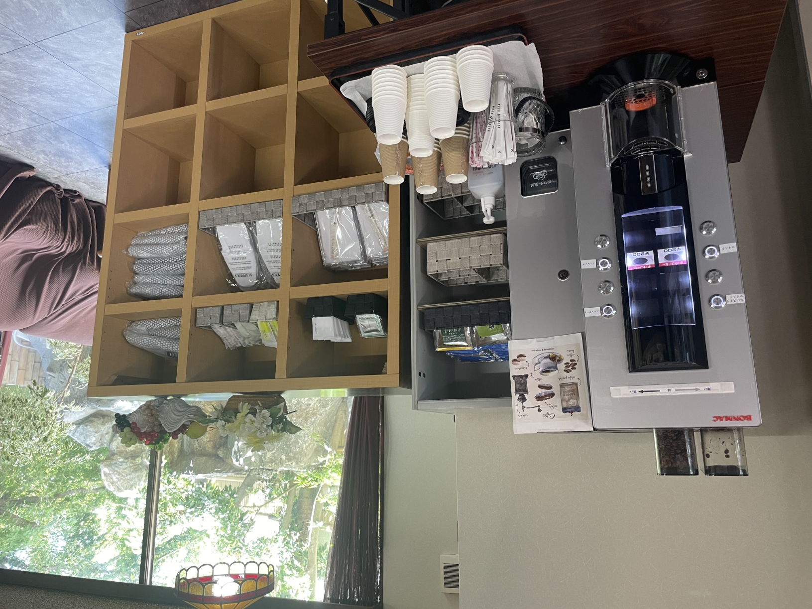 ご宿泊のお客様には、チェックイン時にウェルカムドリンクをサービスしております。お好きな一杯で、ひと息ついてからご滞在をお楽しみください。