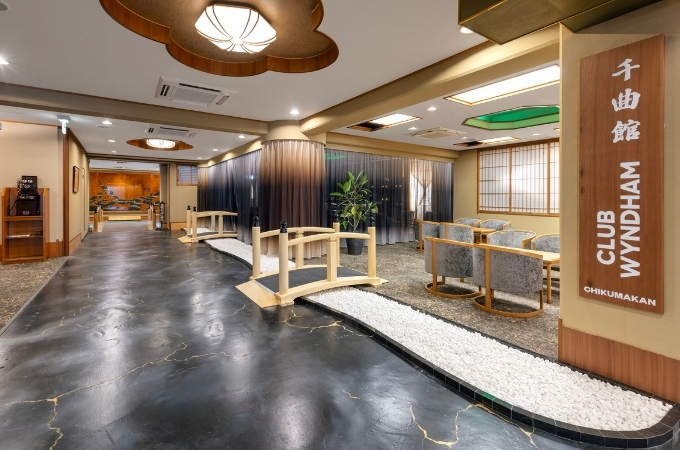 ロビー。広々としたロビーで、旅の疲れをごゆっくりとお癒しください。