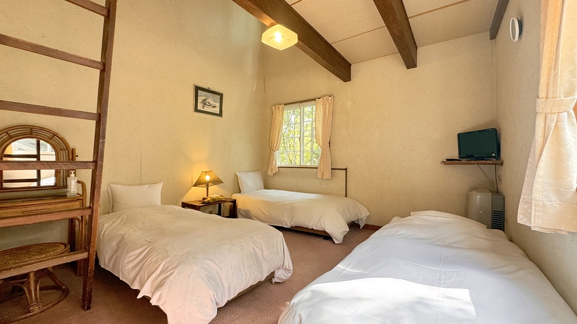 ロフト付 洋室トリプル　3名〜5名