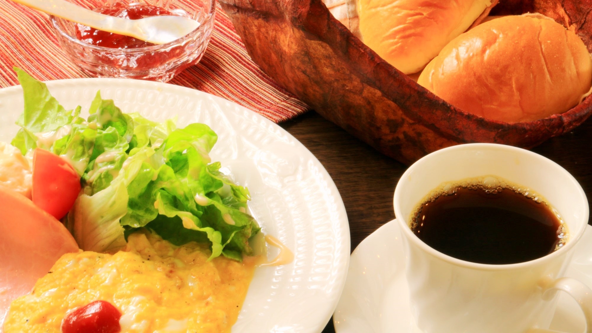 【冬季◇朝食付】夜は自由に♪館内レストランでの夕食も可能！和・洋日替りの朝ごはんつきプラン