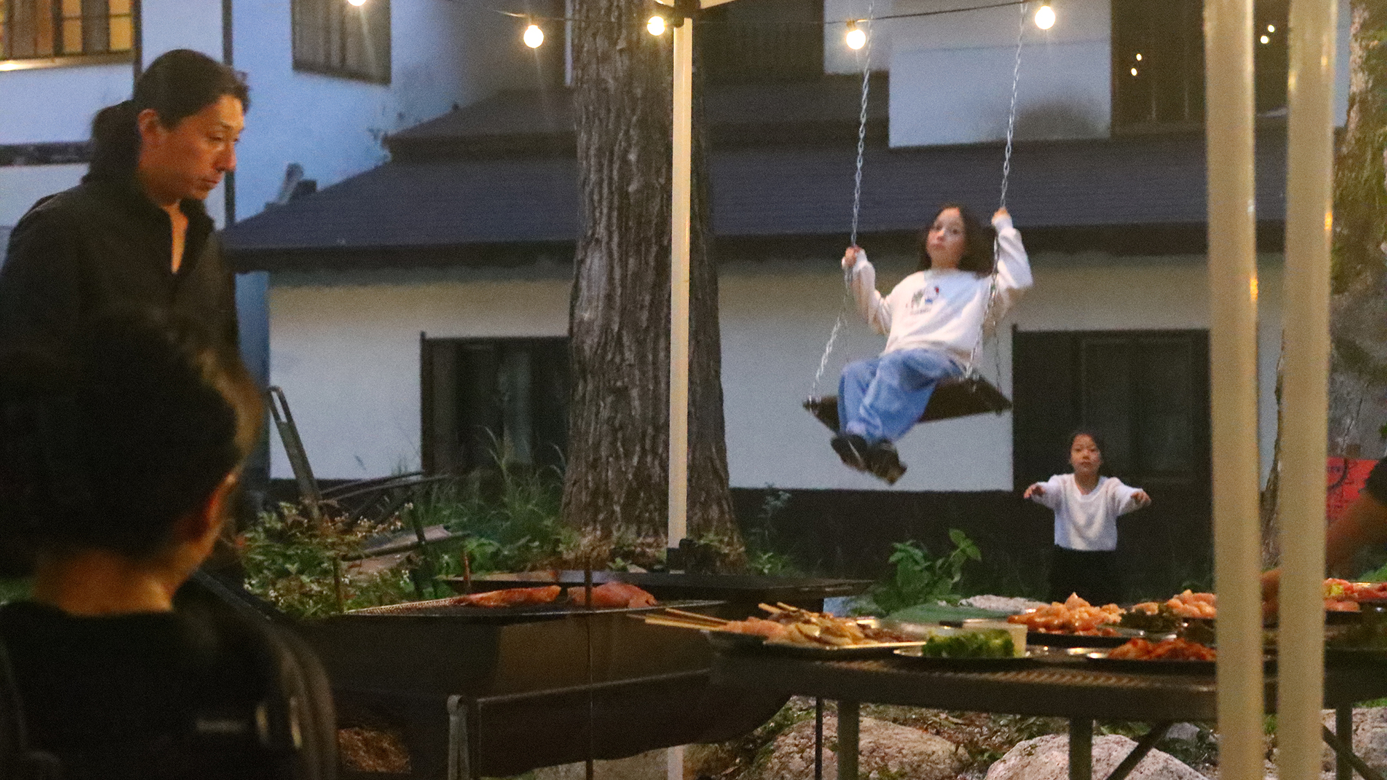 【BBQ】  子ども達は遊具に夢中