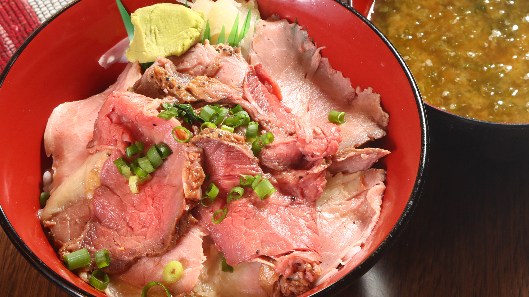 【お料理】  海鮮丼・肉丼各種をご準備 