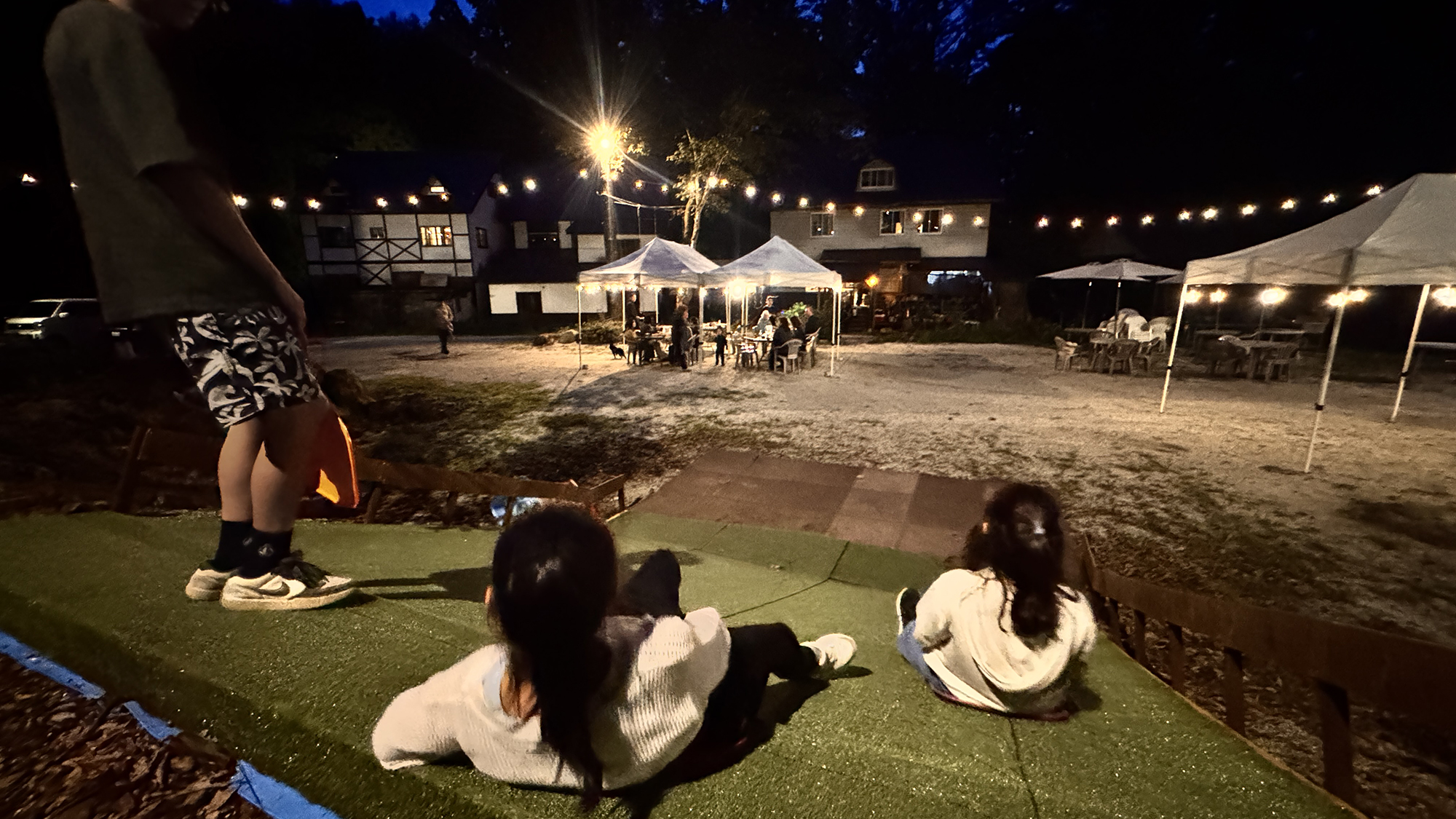 【BBQ】  子ども達は遊具に夢中