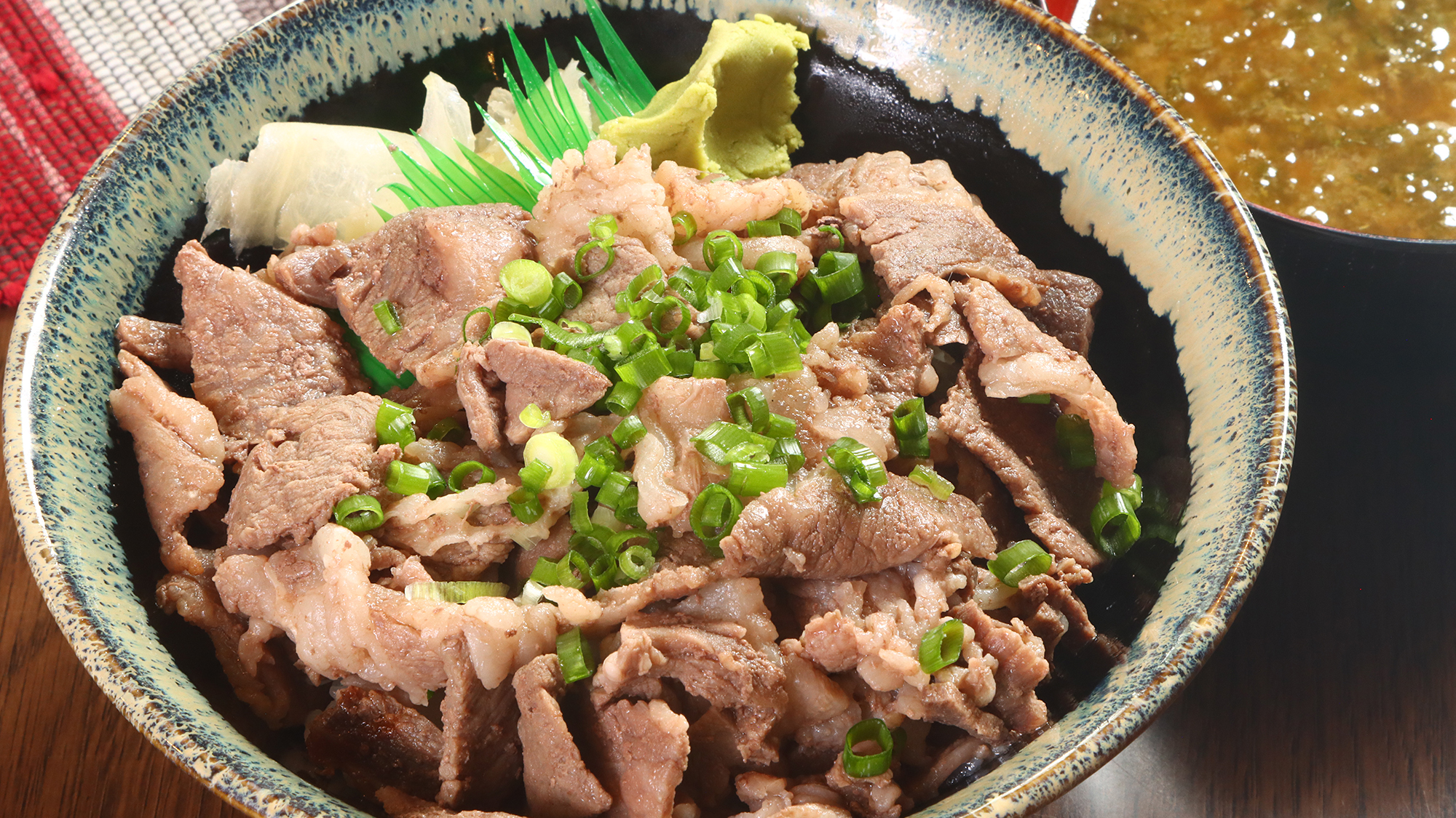 【お料理】  海鮮丼・肉丼各種をご準備 