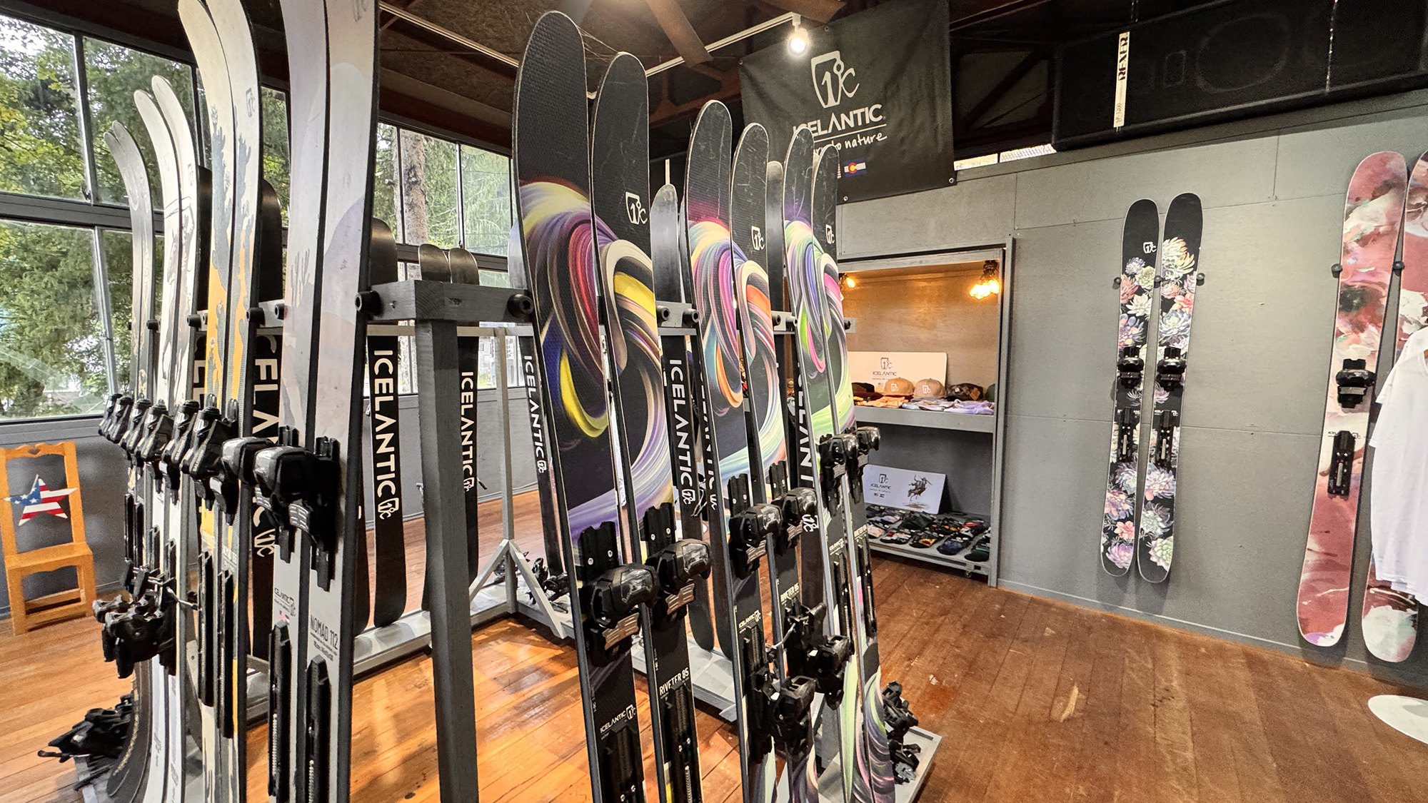 【ショップ】 icelanticskis　敷地隣接のショップで、今季モデルのスキーをレンタル可能♪