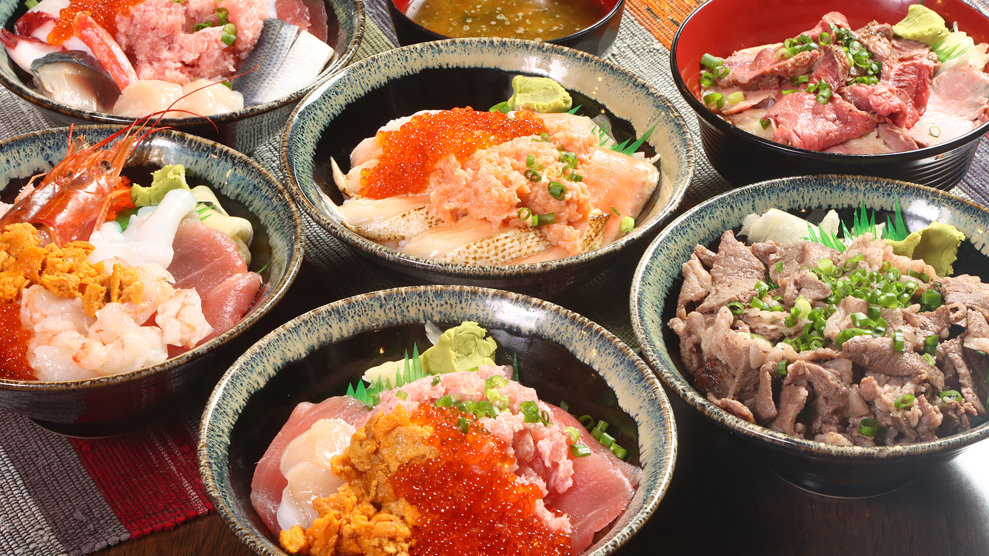 【お料理】  海鮮丼・肉丼各種をご準備 