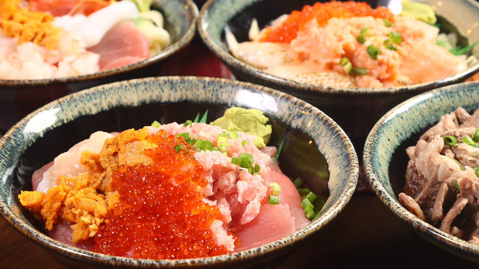 【お料理】  海鮮丼・肉丼各種をご準備 