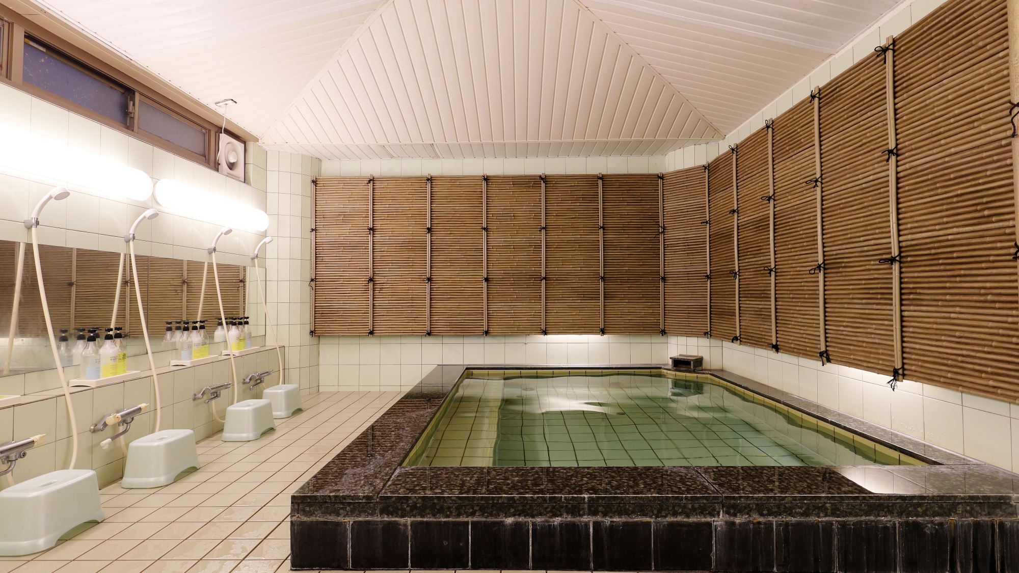 *【大浴場（男性）】ゆったりとご利用いただけます