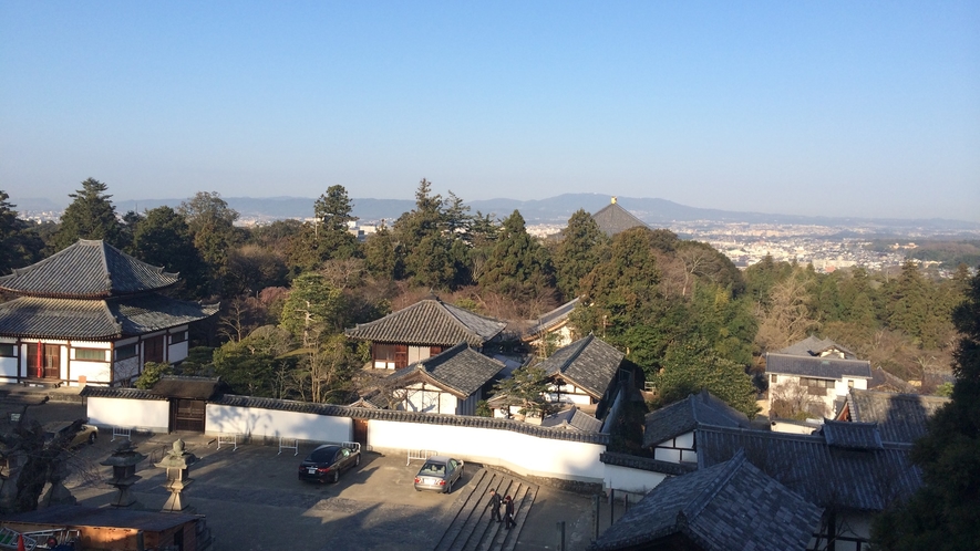 *東大寺二月堂からの風景。坂道を登るとキレイな景色が見えます