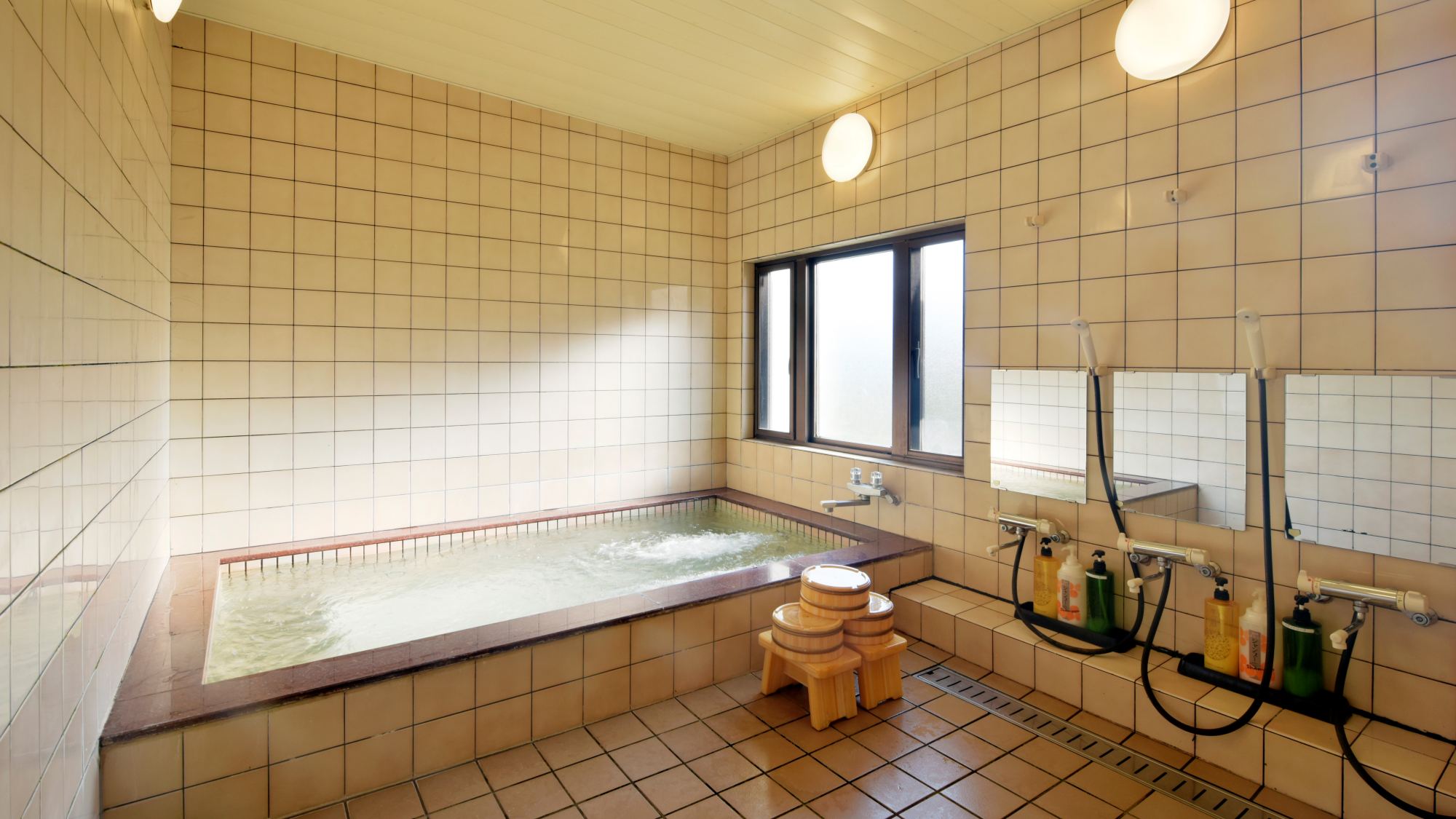 *【男湯】こだわりの人工ラジウム泉。内側から温まる至福のひとときを。