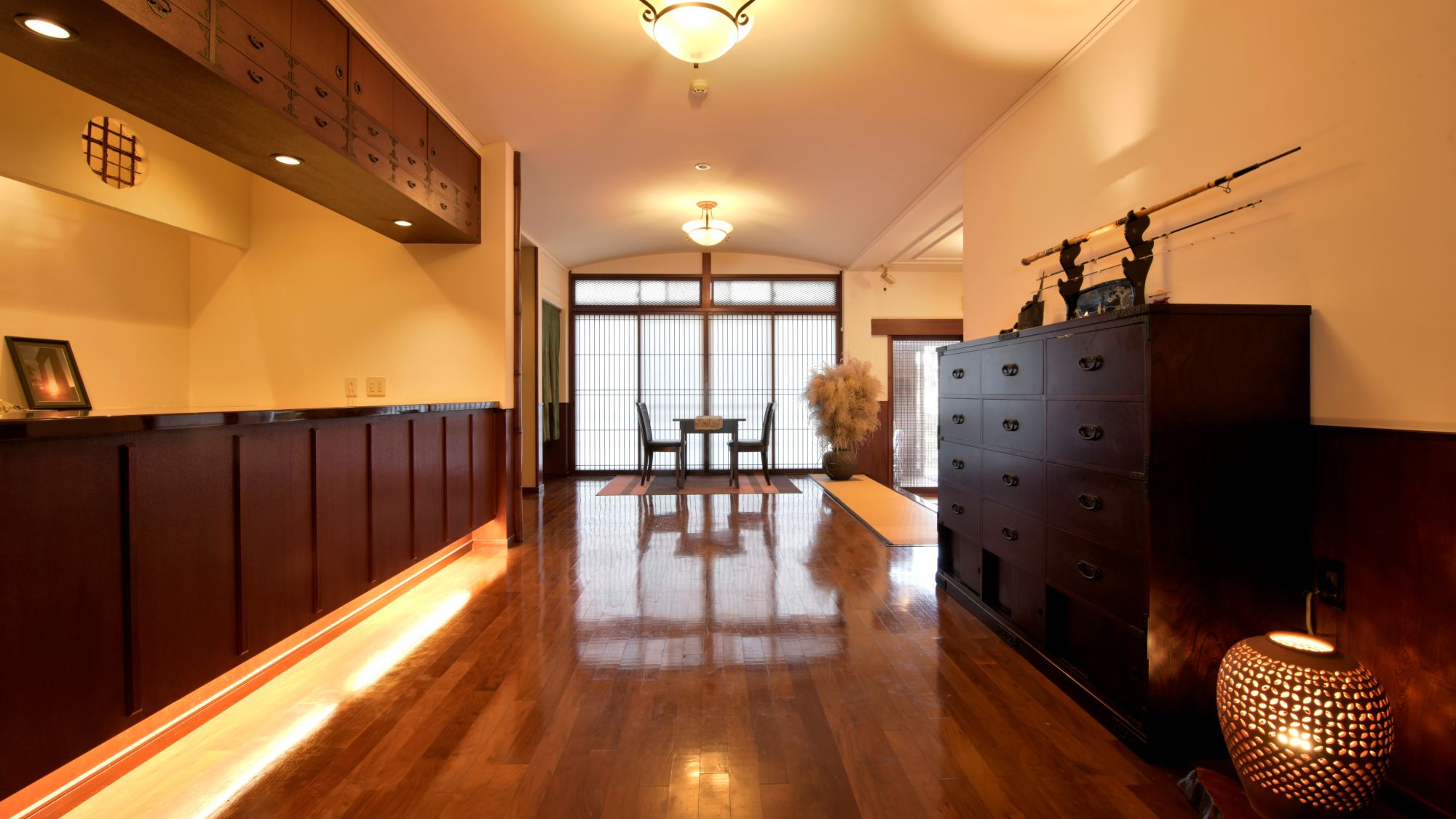 *【フロント】温かな雰囲気で迎える宿のフロント