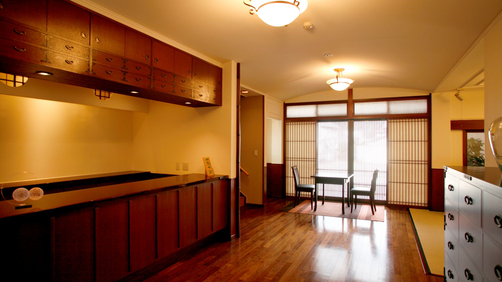 *【フロント】温かな雰囲気で迎える宿のフロント