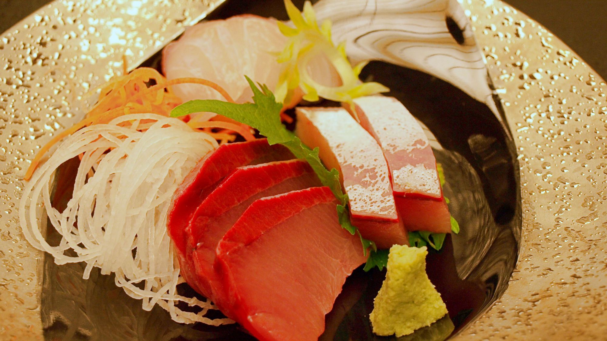 *【地魚のお造り】熊野灘の恵みを味わう彩り豊かな地魚盛り（写真は一例です）