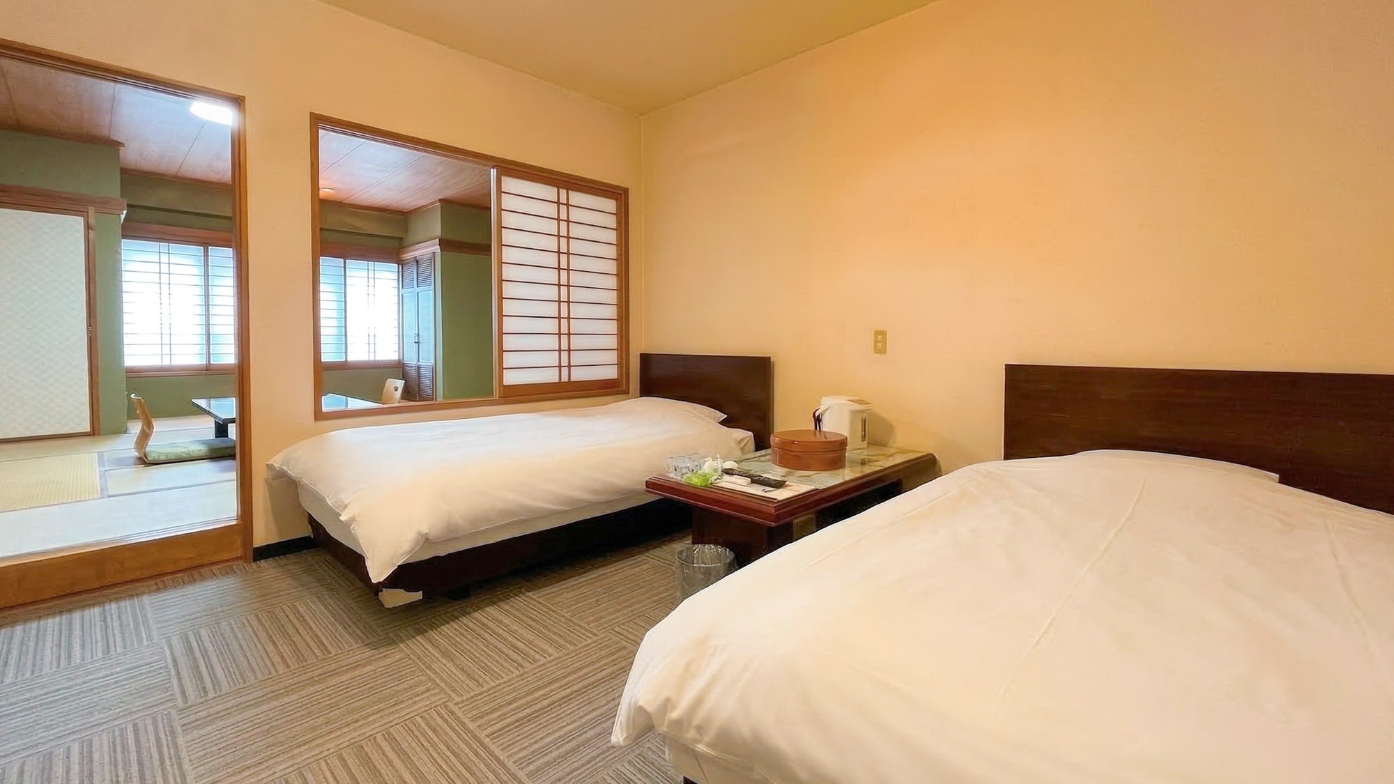 ・【本館：2F・M】和室14帖+リビングスペース（喫煙）