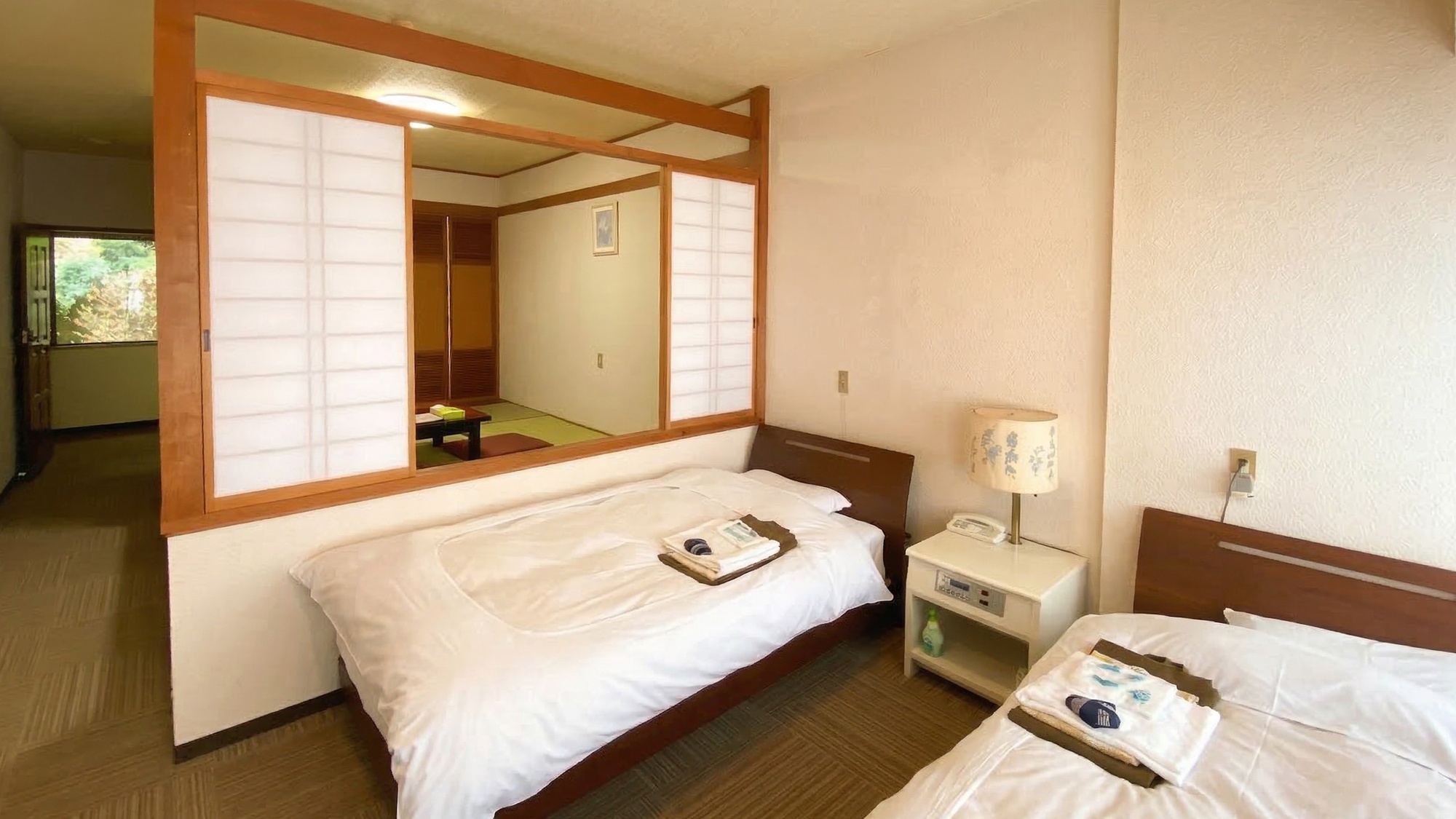 ・【本館：2F・N】ツインベッドルーム+和室6帖（喫煙）