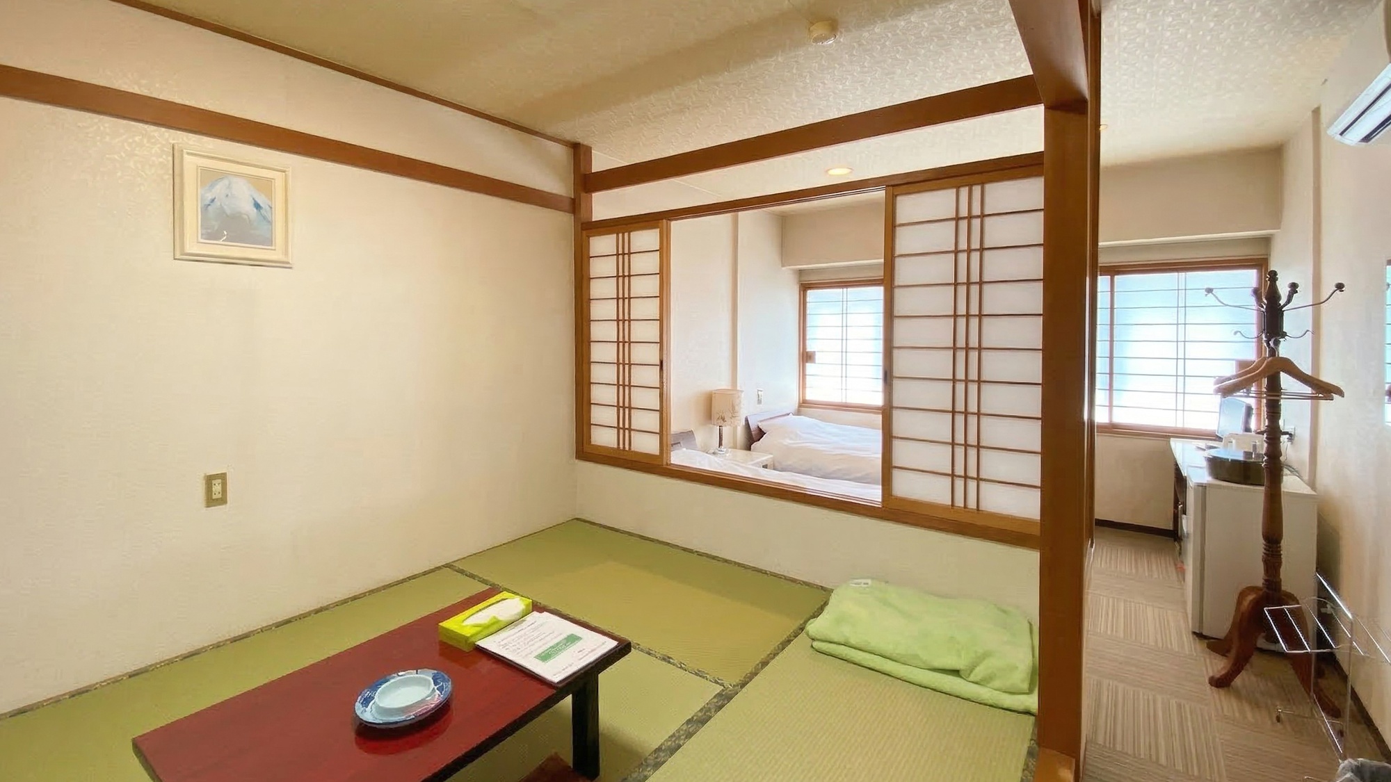 ・【本館：2F・N】ツインベッドルーム+和室6帖（喫煙）