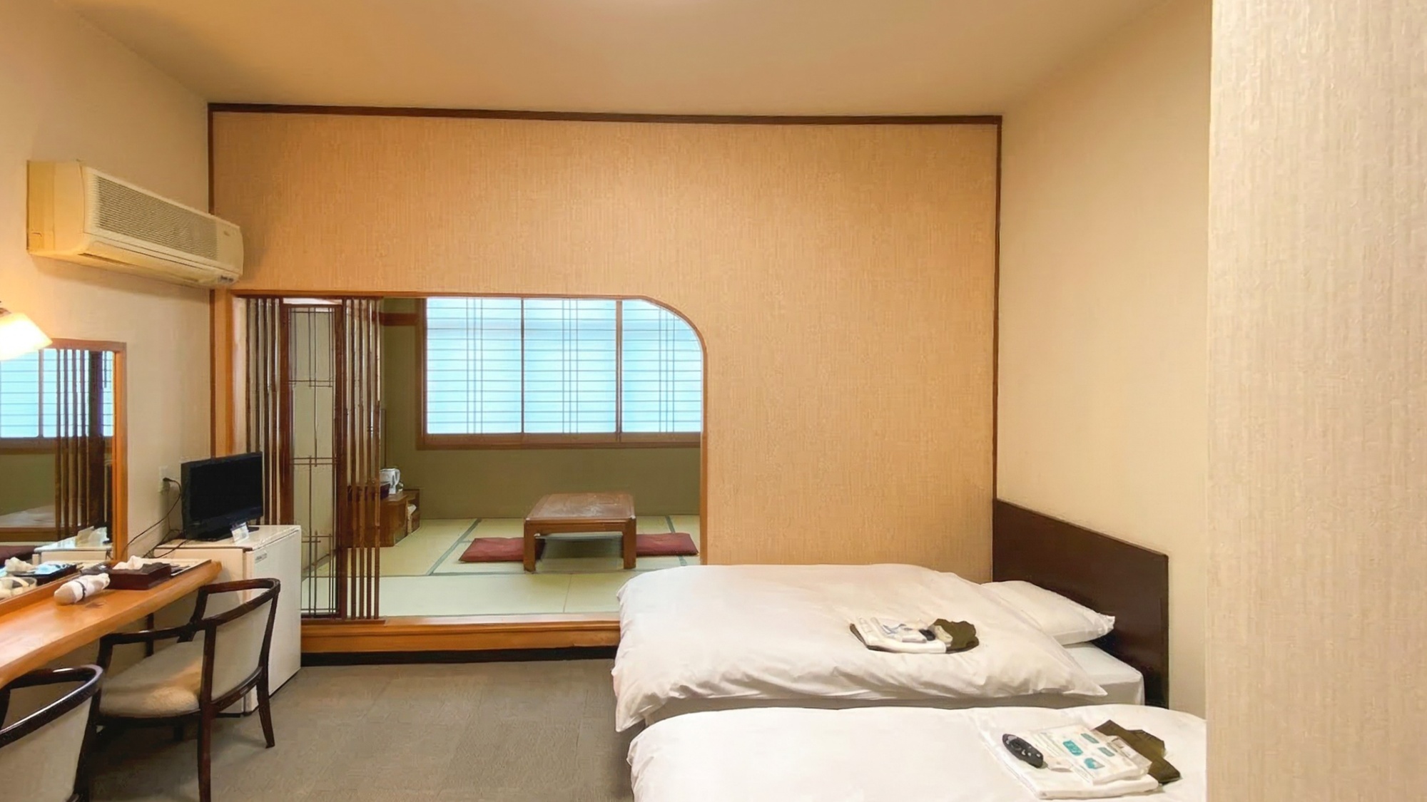 ・【新館：2F・K】ツインベッドルーム+和室6帖（禁煙）