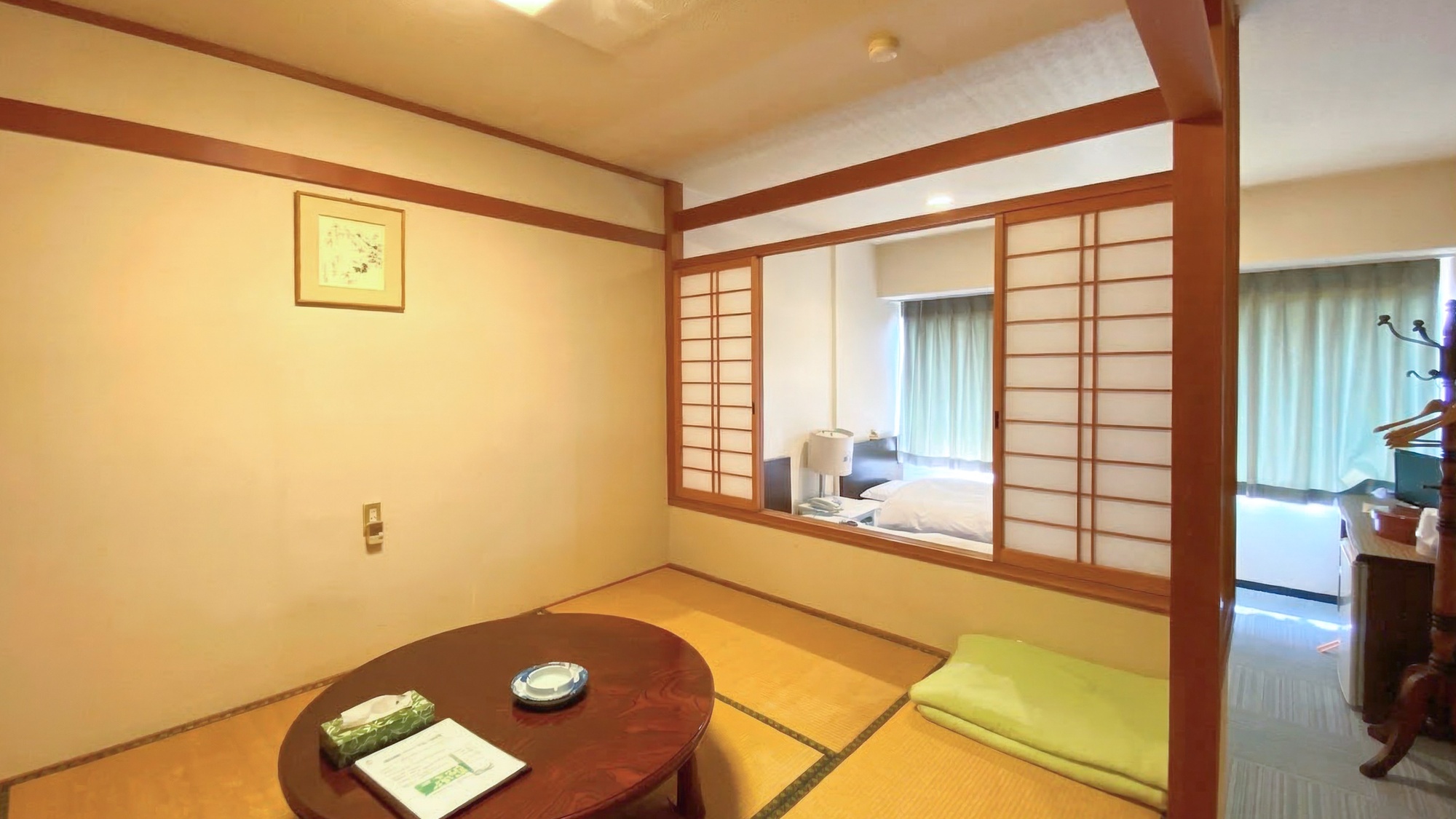 ・【本館：2F・N】ツインベッドルーム+和室6帖（喫煙）