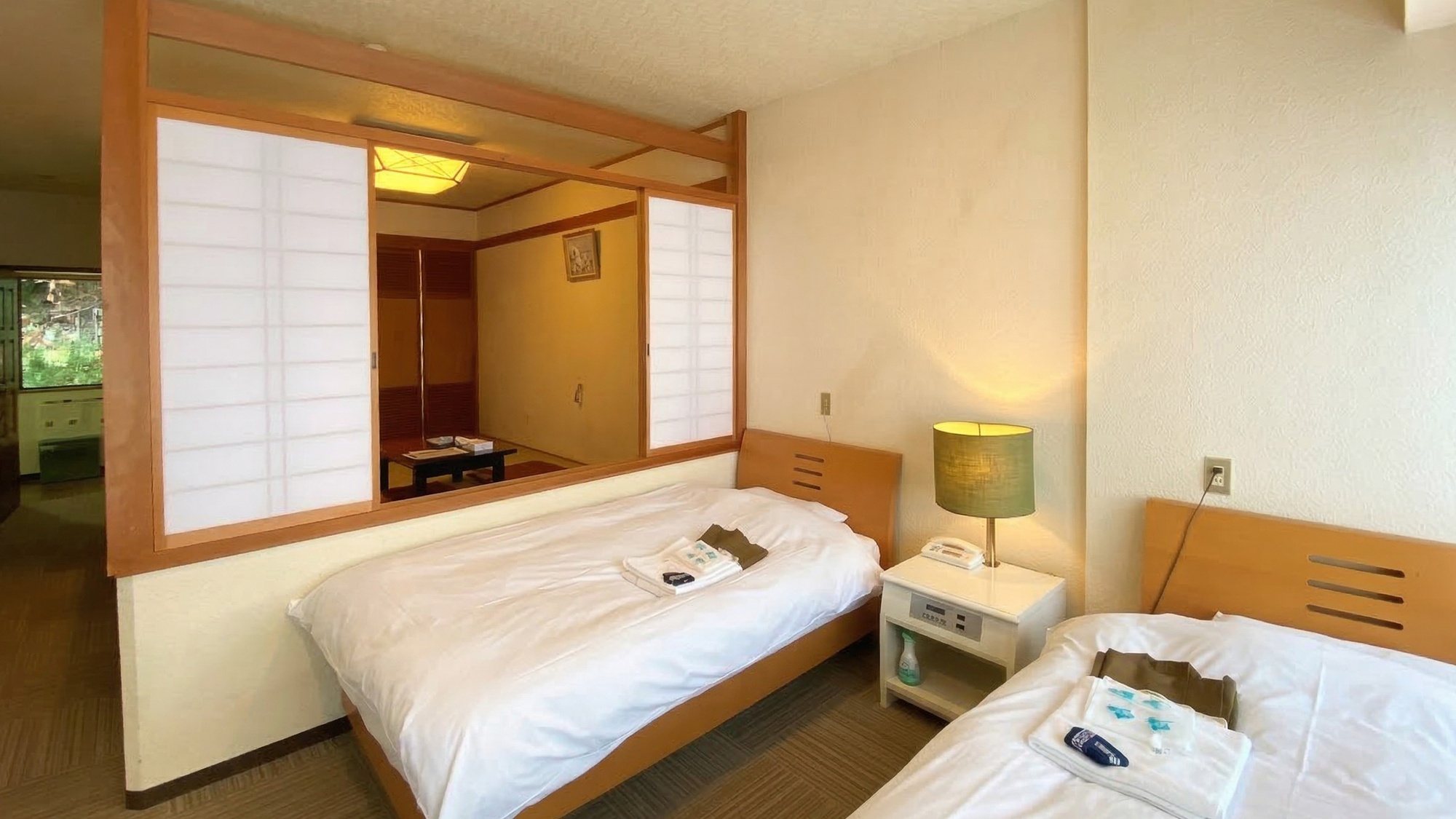 ・【本館：2F・N】ツインベッドルーム+和室6帖（喫煙）