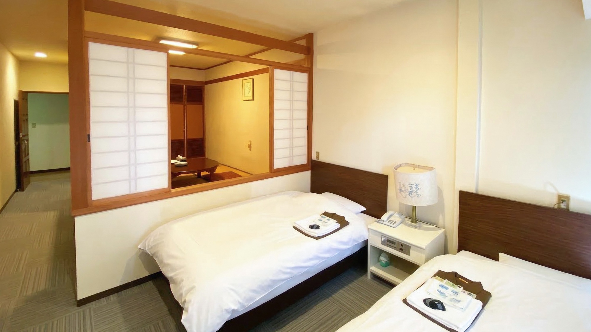 ・【本館：2F・N】ツインベッドルーム+和室6帖（喫煙）