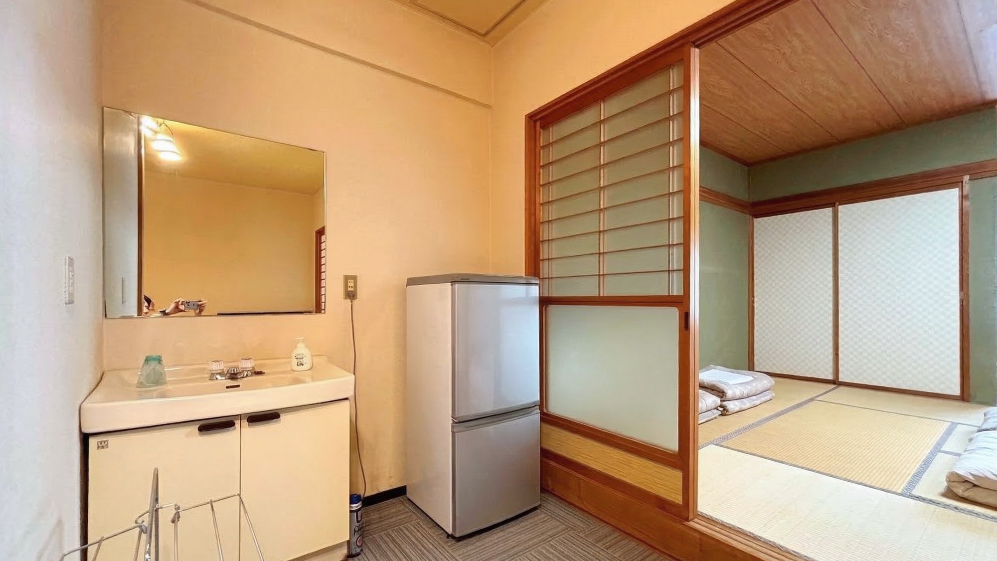 ・【本館：2F・M】和室14帖+リビングスペース（喫煙）