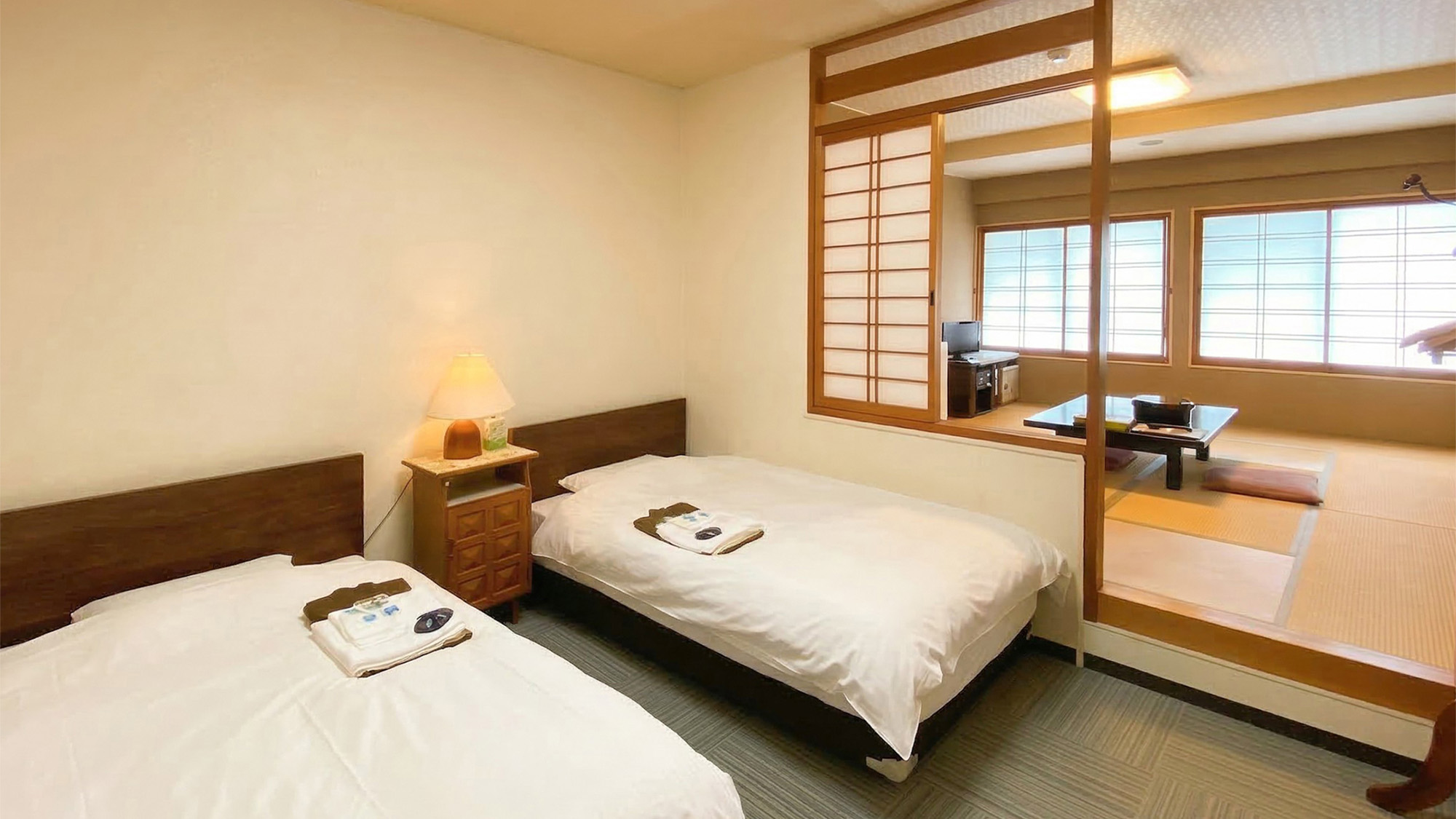 ・【本館：2F・MA】和室10帖+ツインベッドルーム（喫煙）