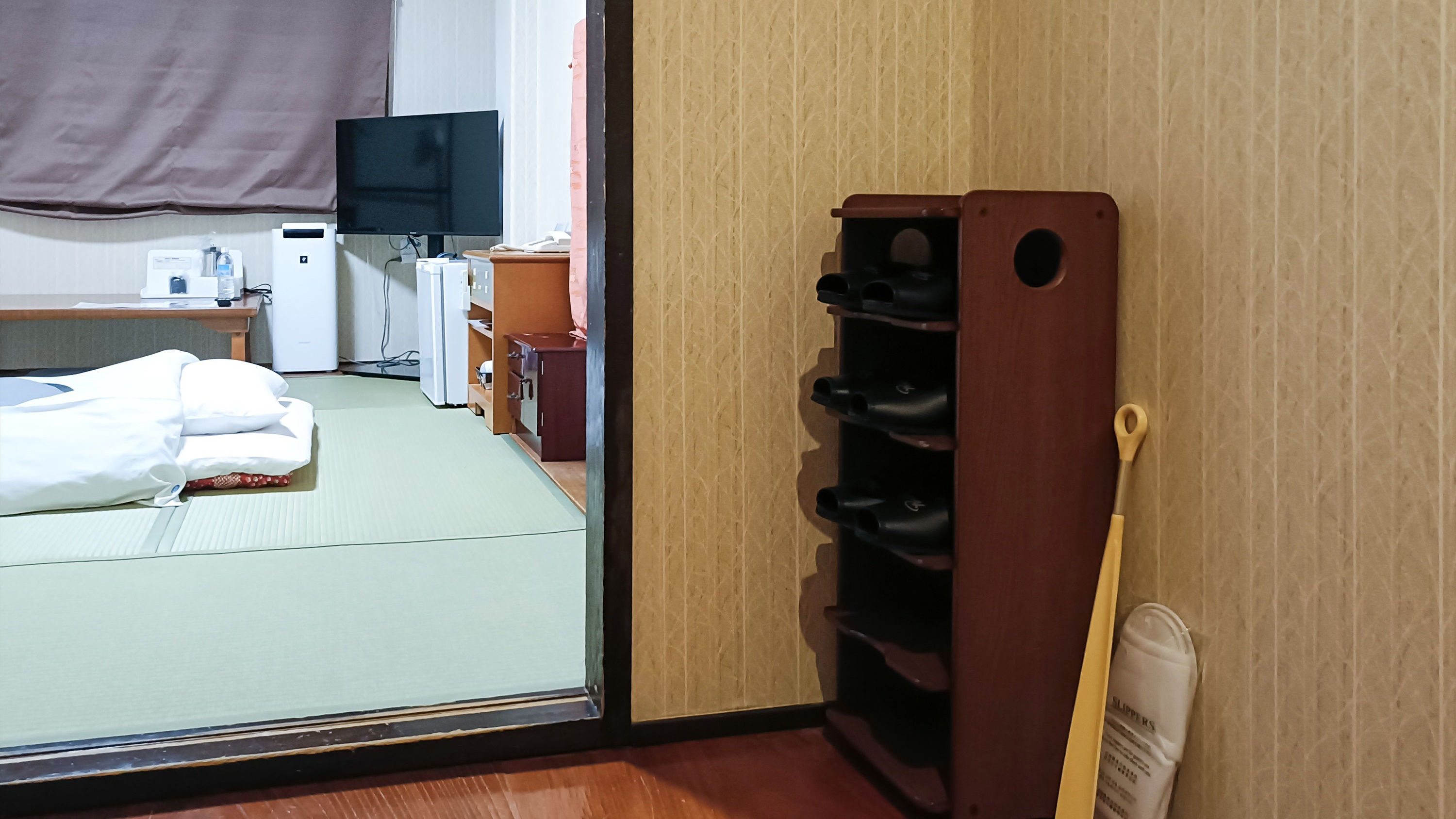 【和室6畳】最大3名まで利用可。畳のお部屋ですので、足を伸ばしてゆっくり寛いでいただけます。