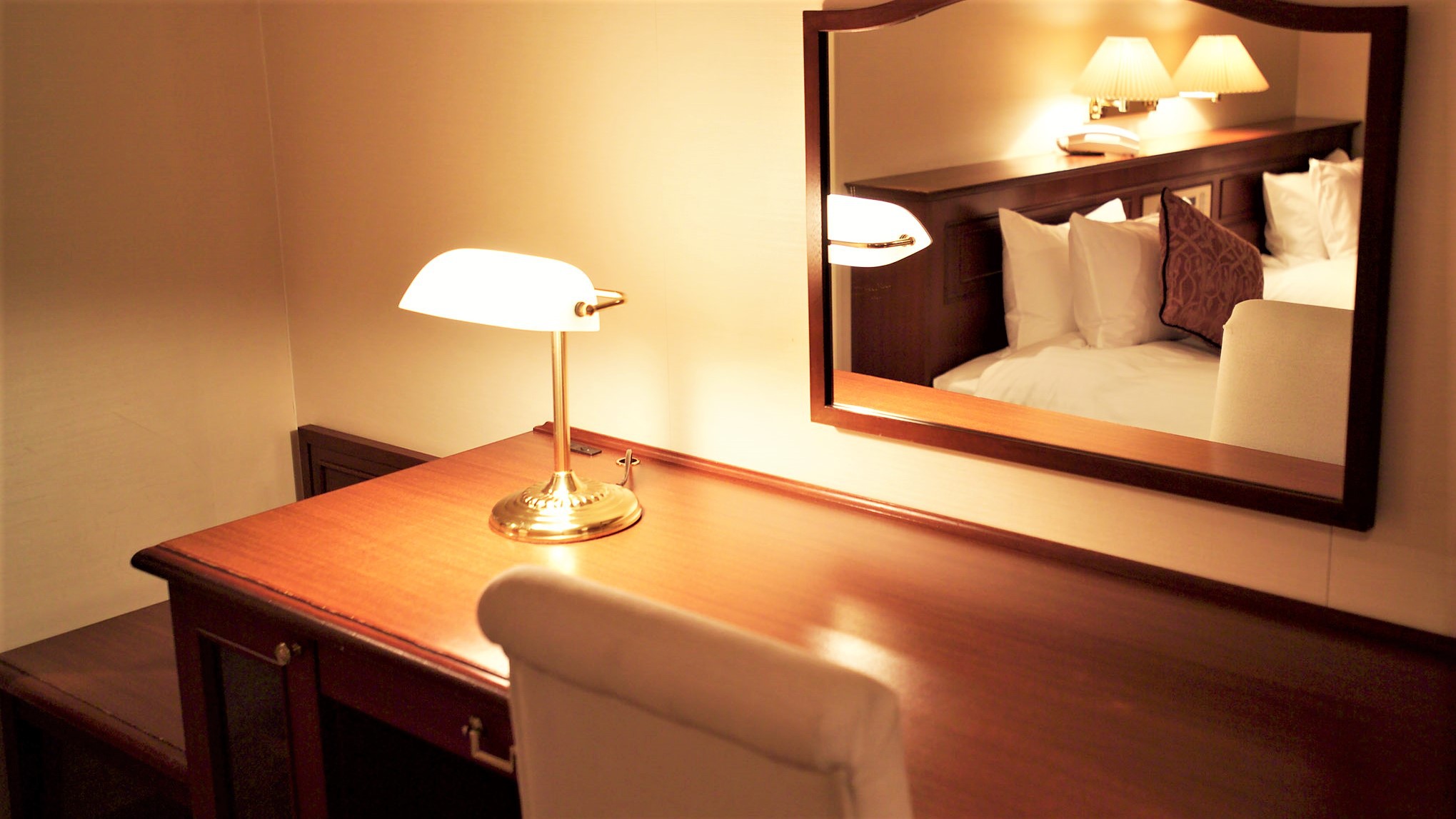 各客室に電気スタンド